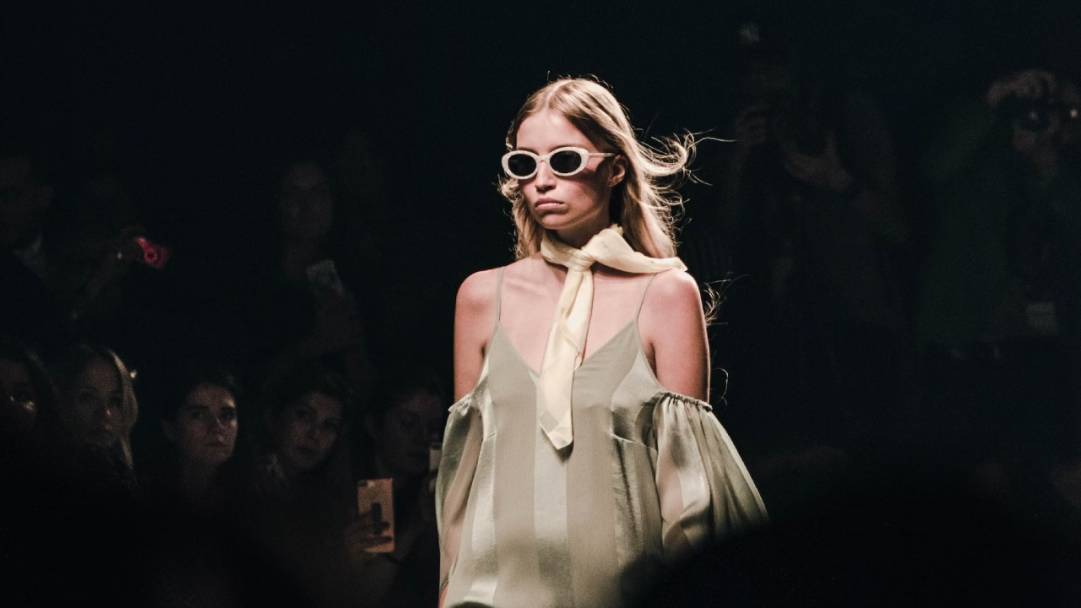 Économisez sur les vêtements de designer et grandes marques de luxe