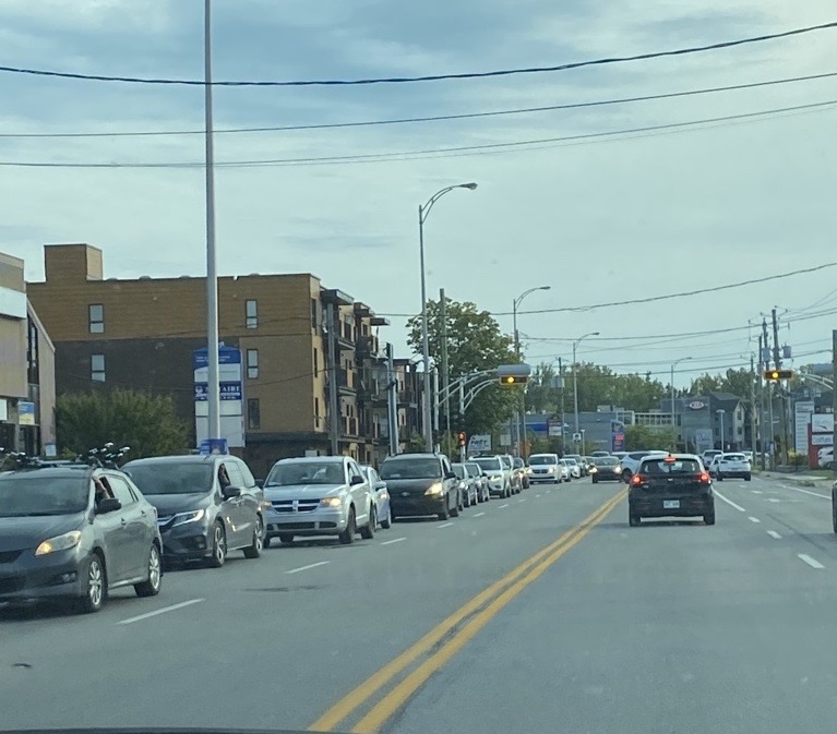 Feux clignotants problématiques à une intersection achalandée