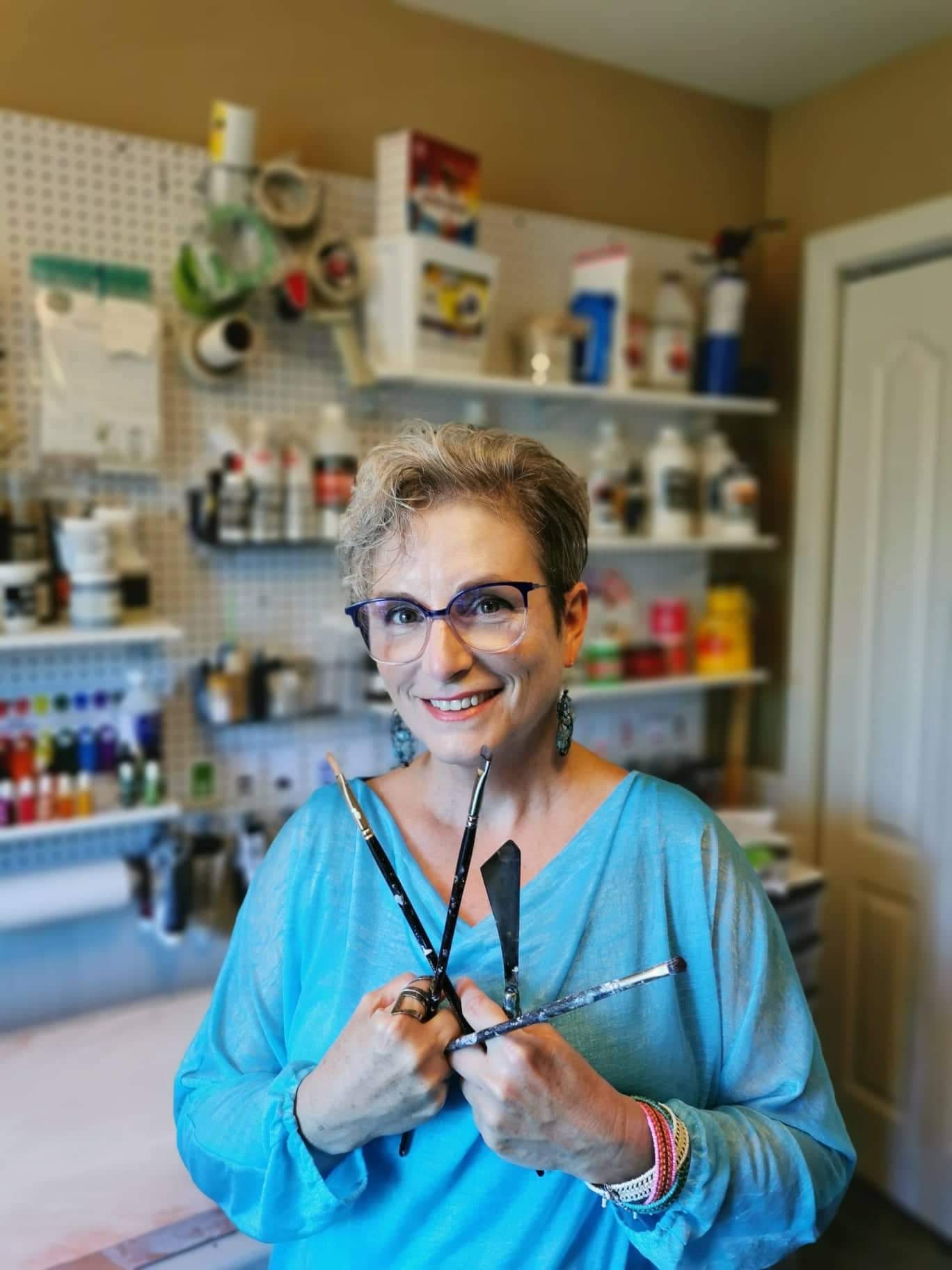 Sa première exposition solo un an plus tard