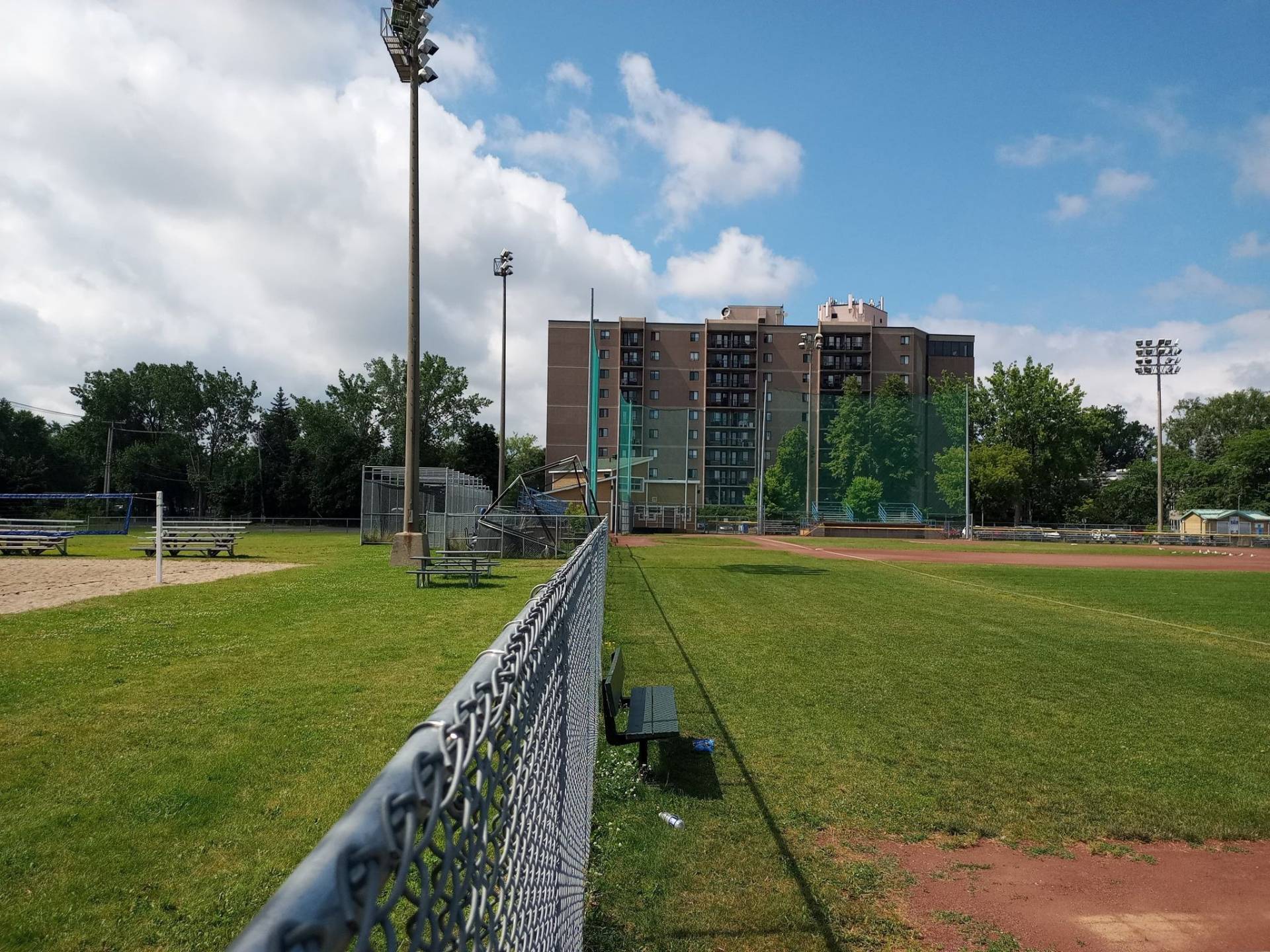 Razzia de fils électriques à Longueuil : plus de 300 lampadaires volés depuis 2024