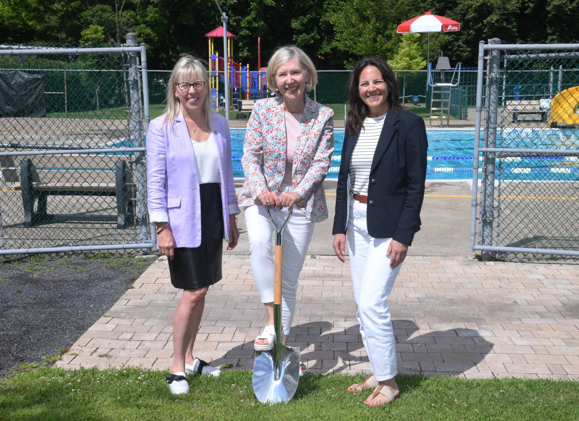 Piscine Alexandra : après la subvention, la pelletée de terre
