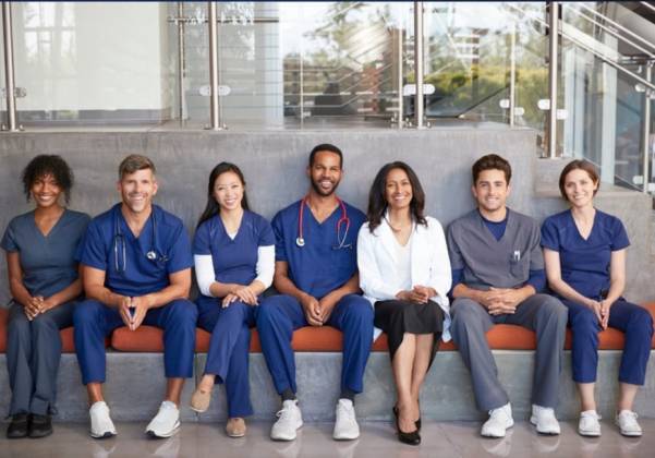 La personne au cœur des soins : hommage à ceux qui prennent soin de nous