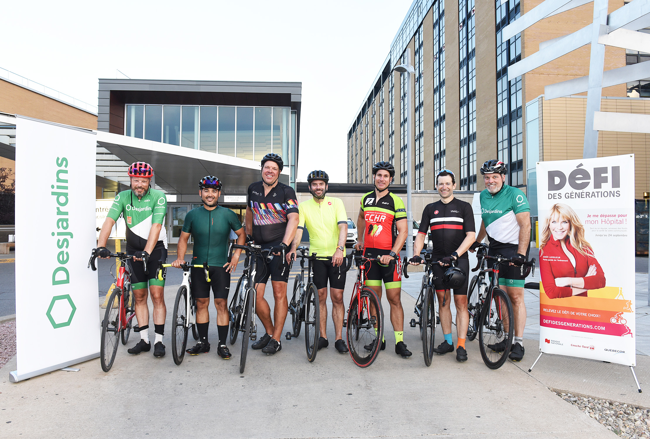 Défi des générations : sept cyclistes pédalent 300 km pour améliorer les services en santé