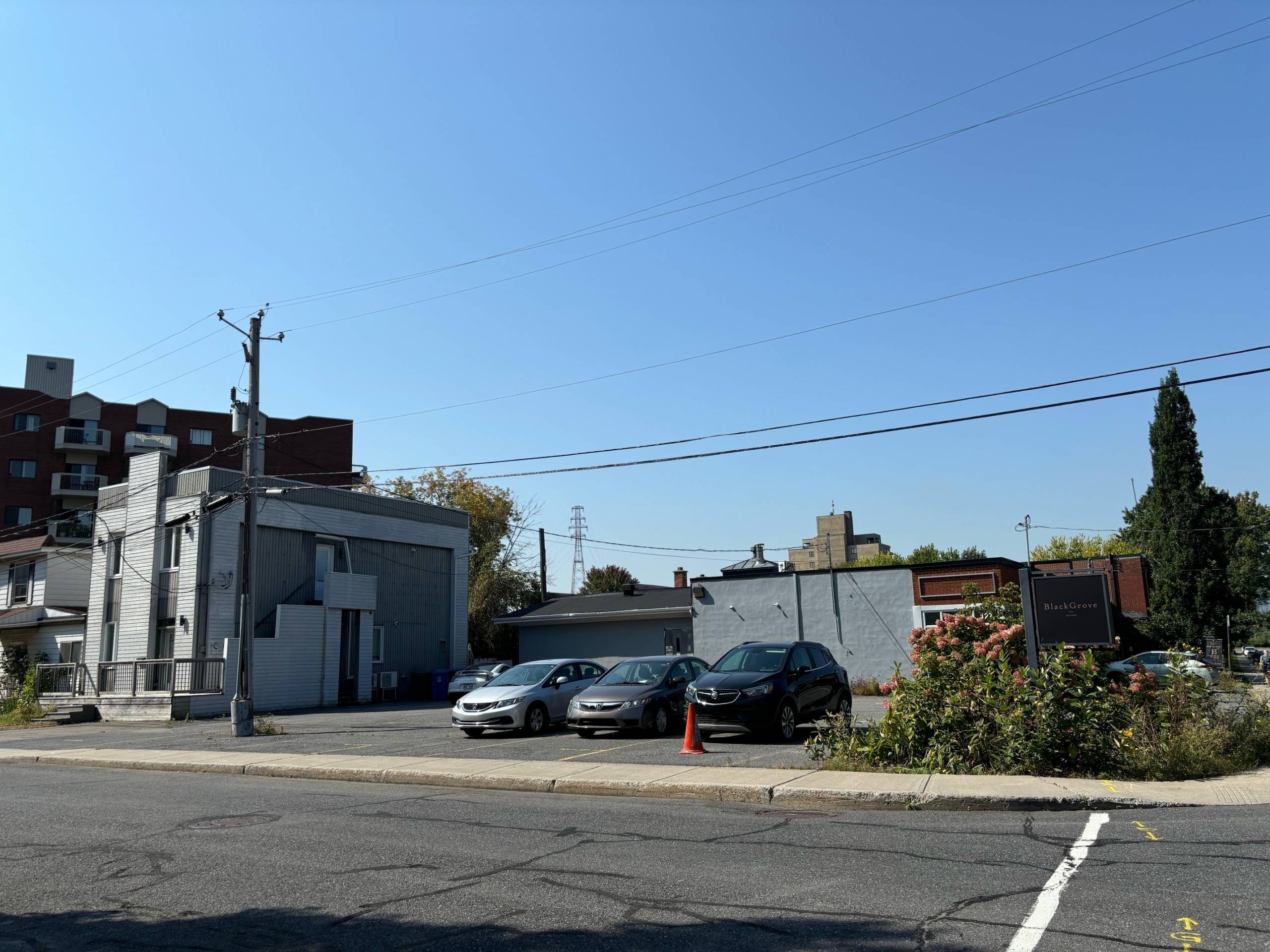 Quatre ou cinq étages ? : Un projet immobilier contesté à Saint-Lambert