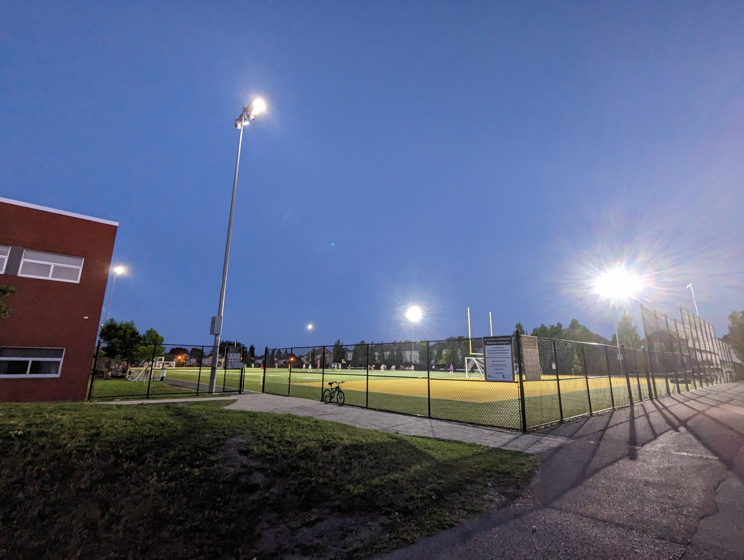 Pollution lumineuse au Collège Charles-Lemoyne : Sainte-Catherine cherche une solution