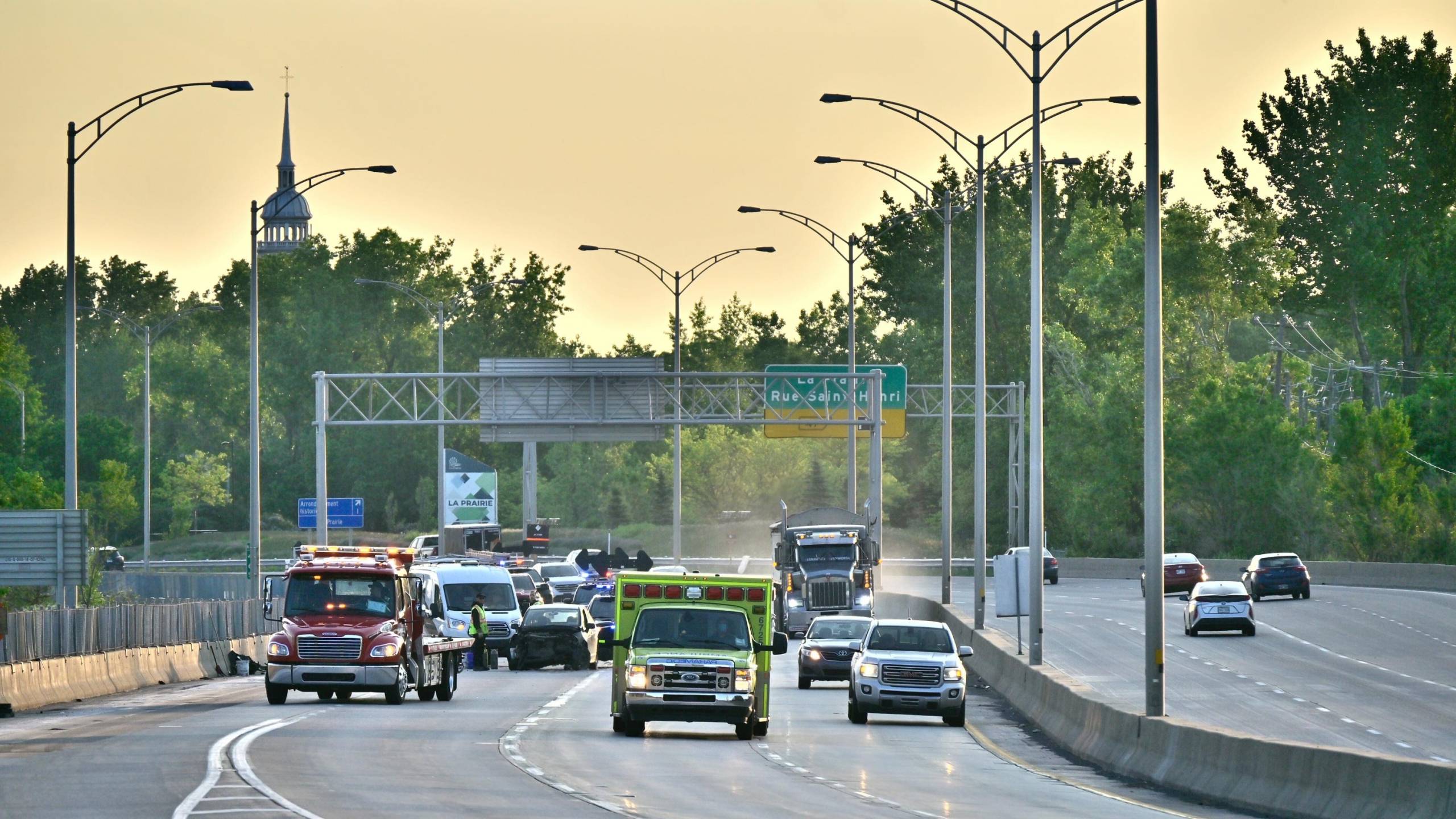 Blessée sérieusement après une perte de contrôle sur l’A15 à La Prairie