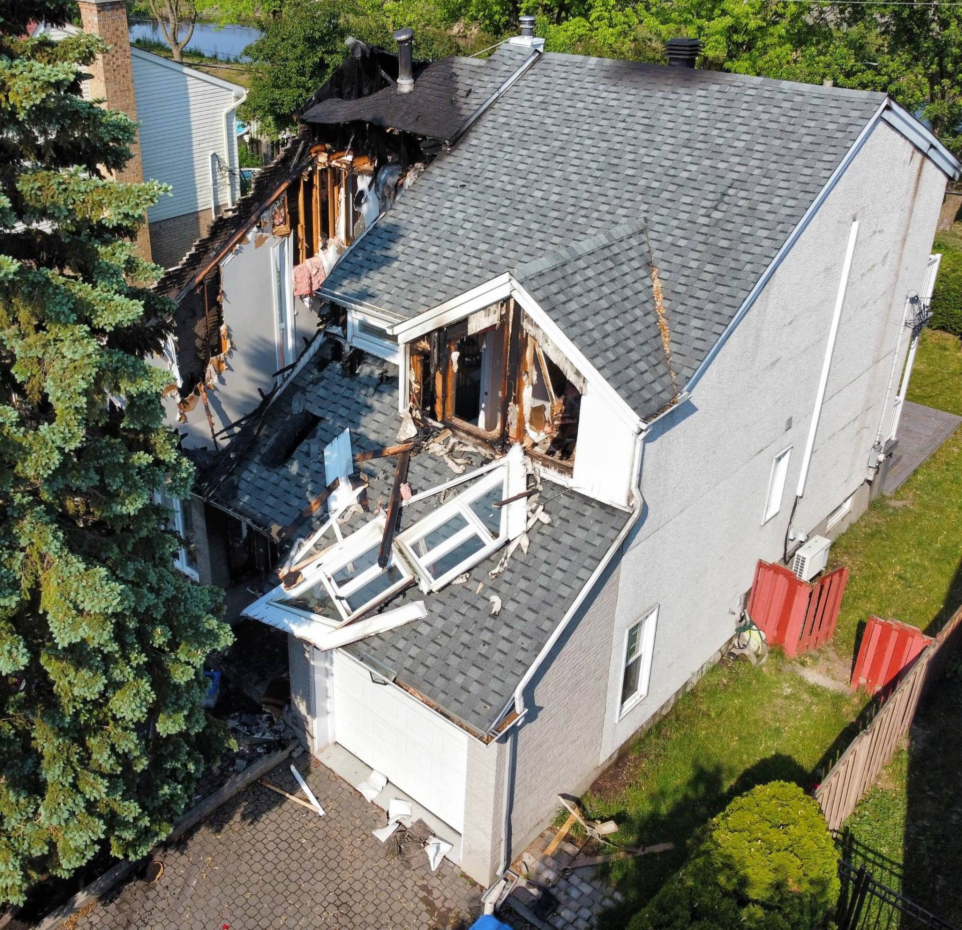 VIDÉO – Un nouvel incendie criminel détruit une maison à La Prairie