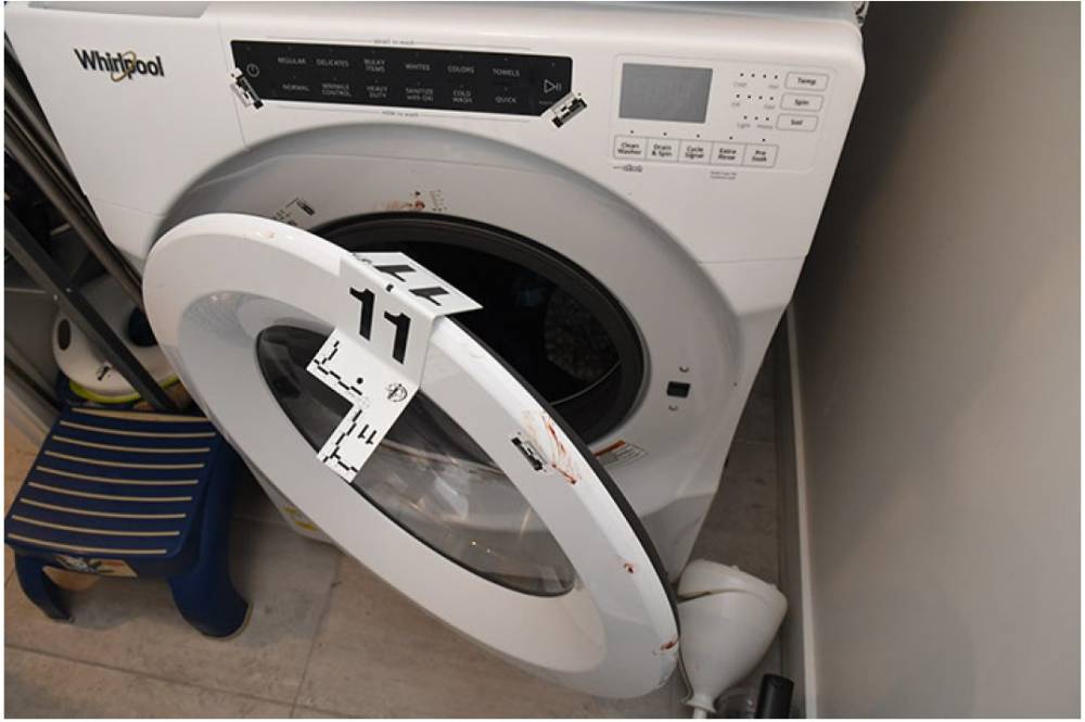 Triple meurtre à Brossard : des taches de sang scrutées à la loupe