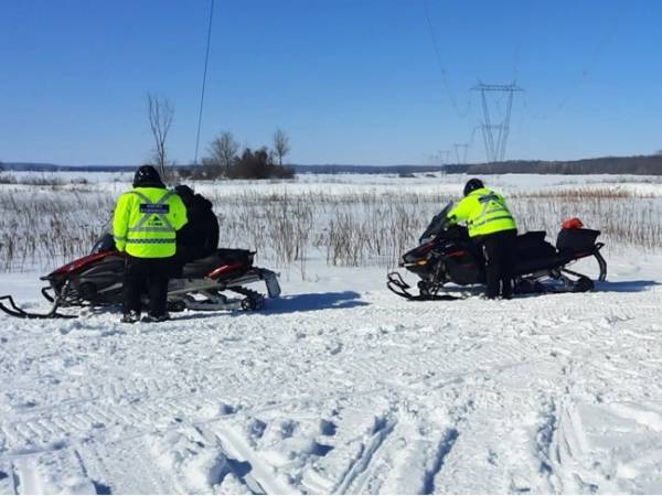 Tempête hivernale : des policiers motoneigistes en renfort dans les secteurs ruraux