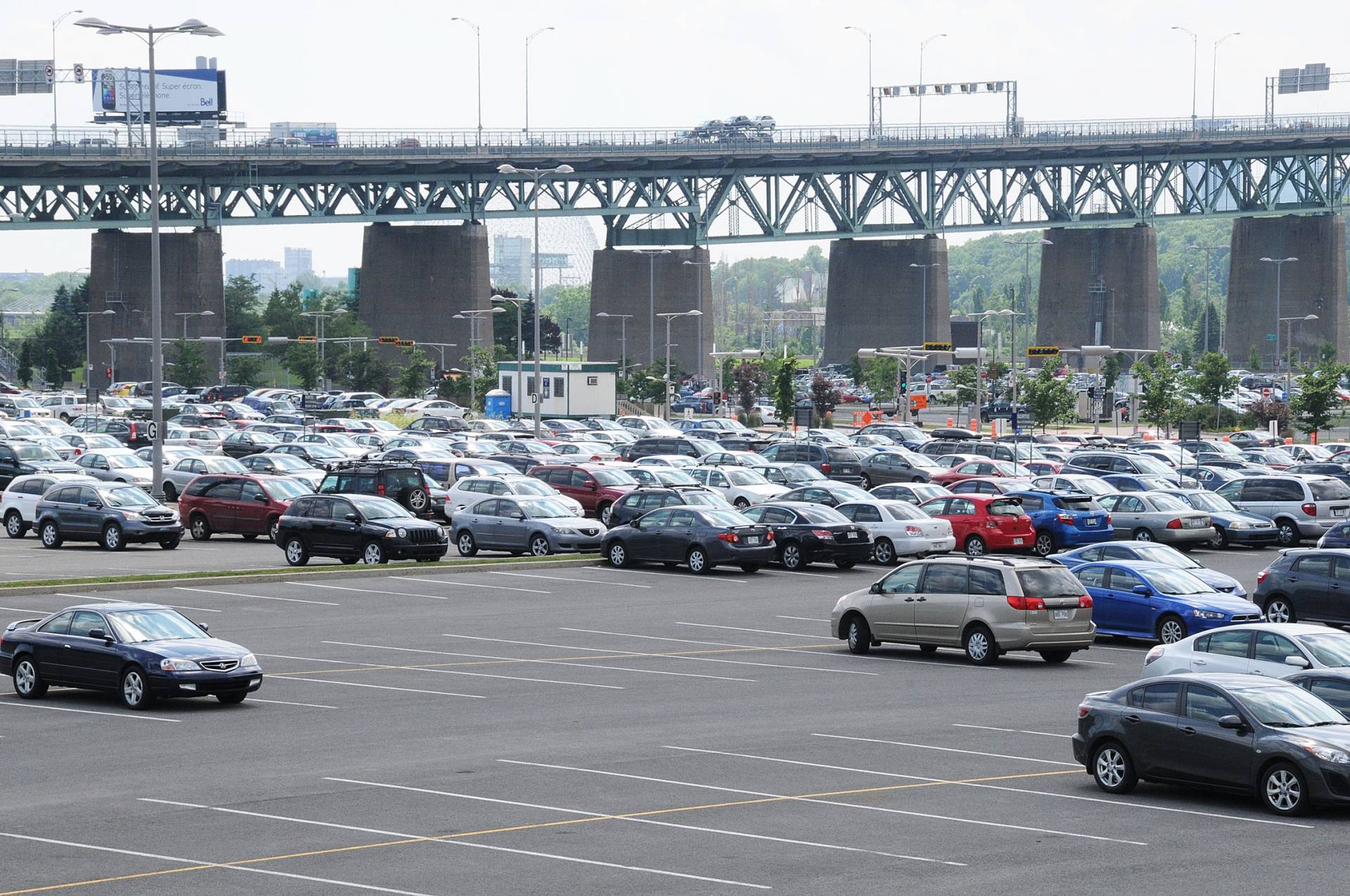 Métro Longueuil : des centaines de places de stationnement bientôt fermées