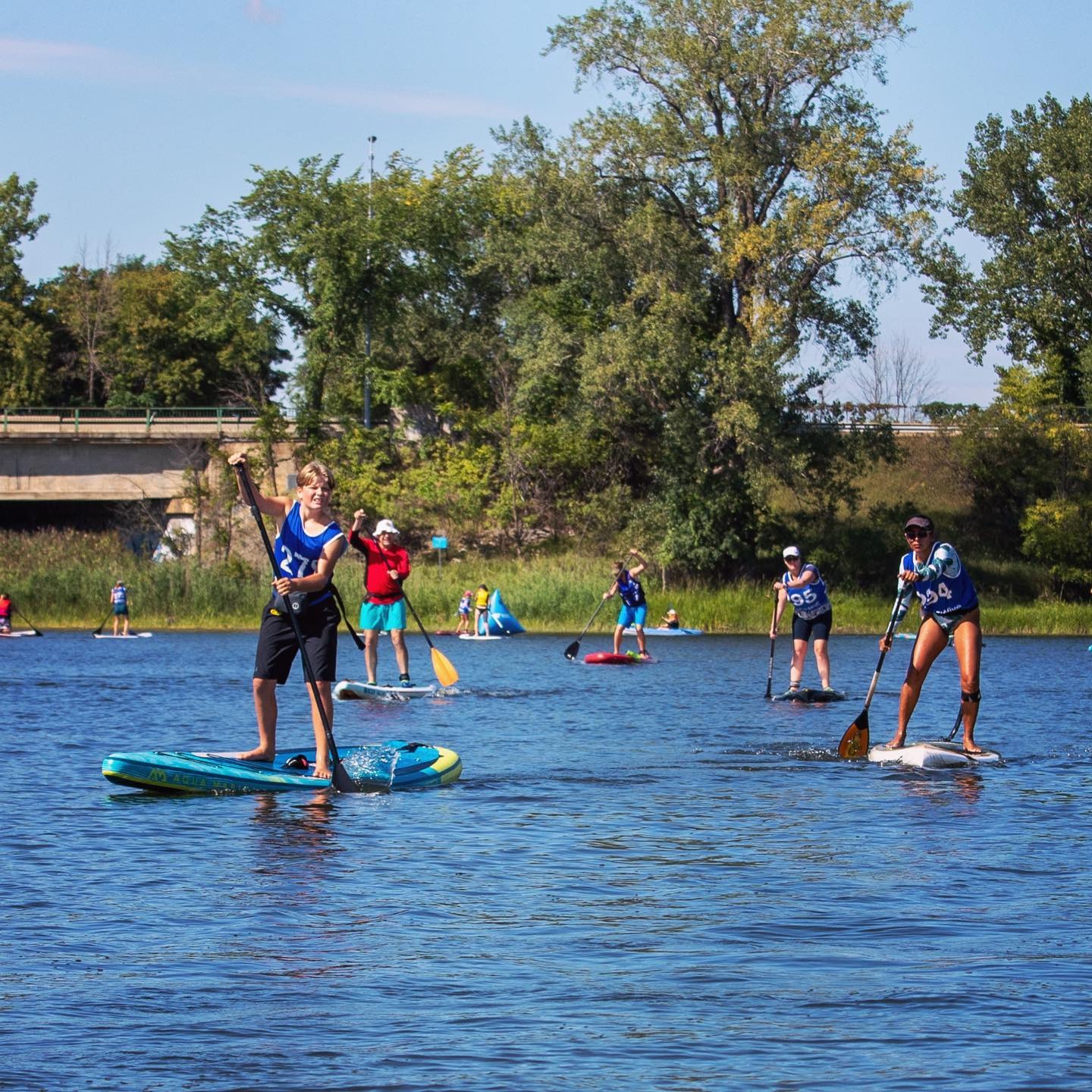 Une course de planche à pagaie autour de l&rsquo;île Saint-Bernard