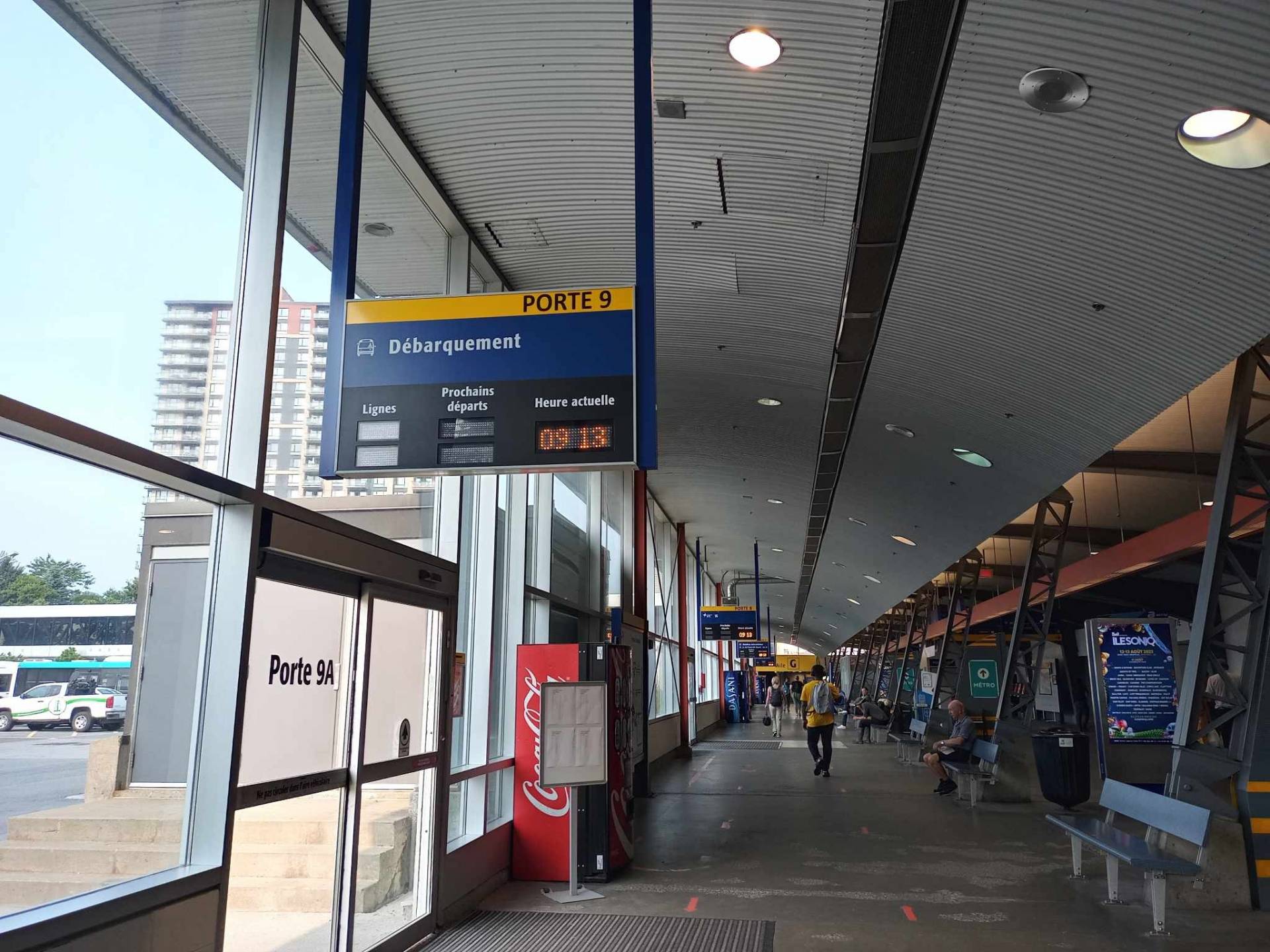 Terminus Longueuil : Les départs des autobus devraient être de nouveau affichés en 2024