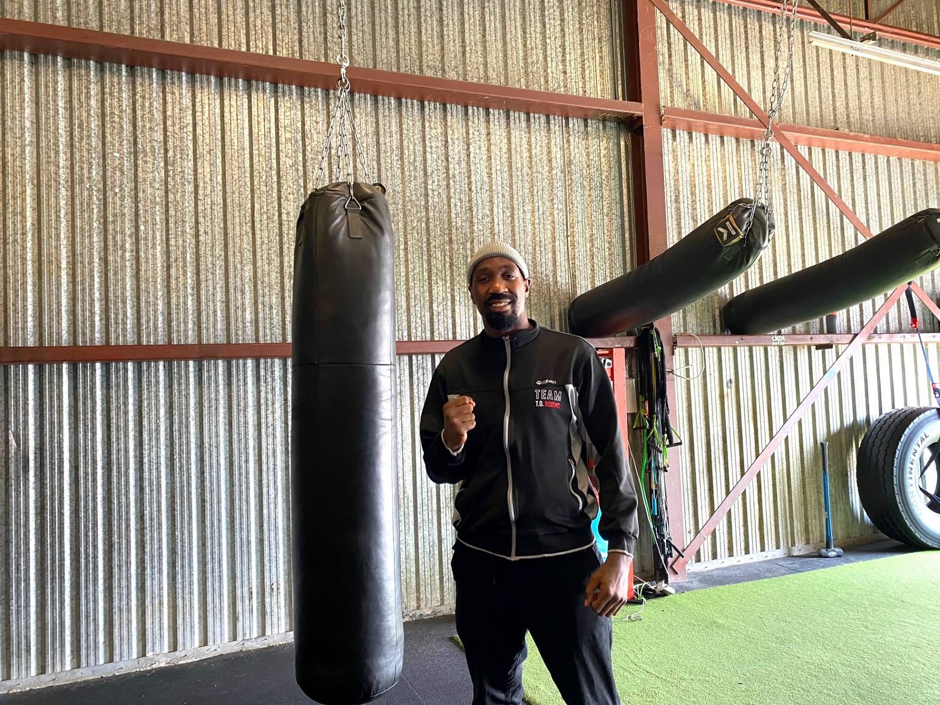 Terry Osias combat son adversaire et la maladie en même temps