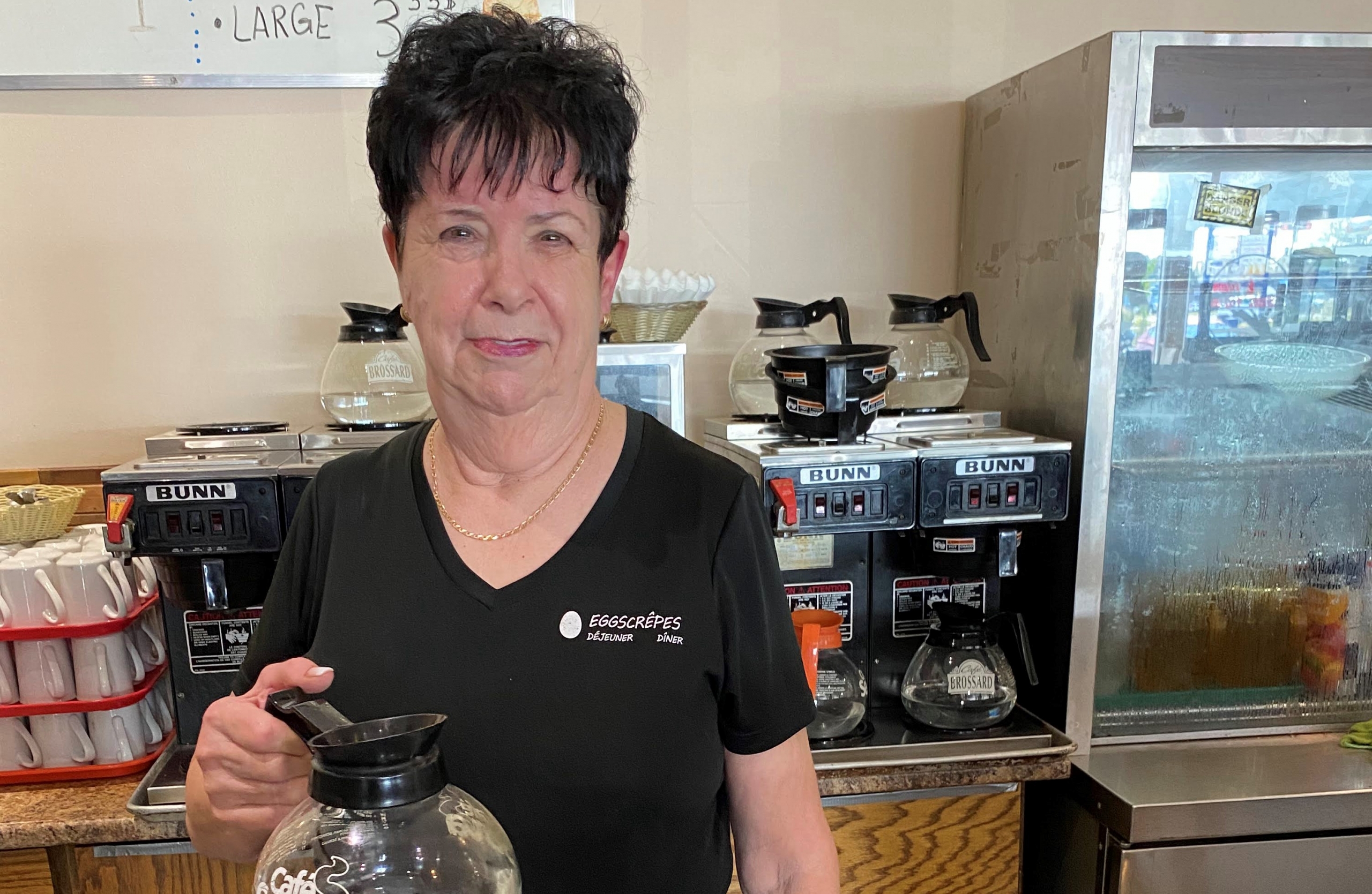 Une carrière de serveuse qui dure depuis 60 ans