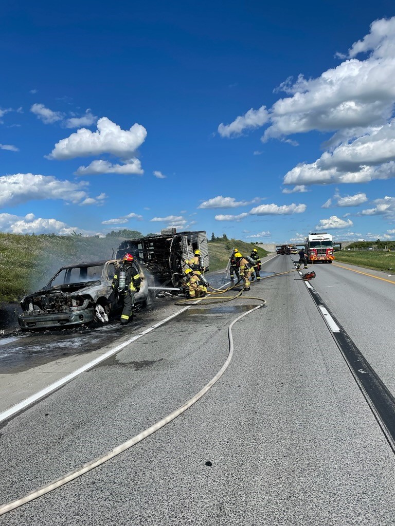 VIDÉO – Un véhicule prend feu sur l&rsquo;autoroute 30