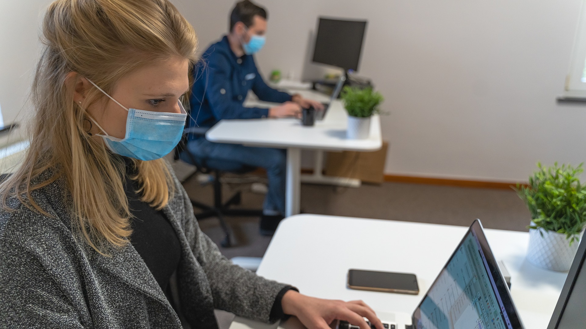 Adoucissement des mesures sanitaires en milieu de travail