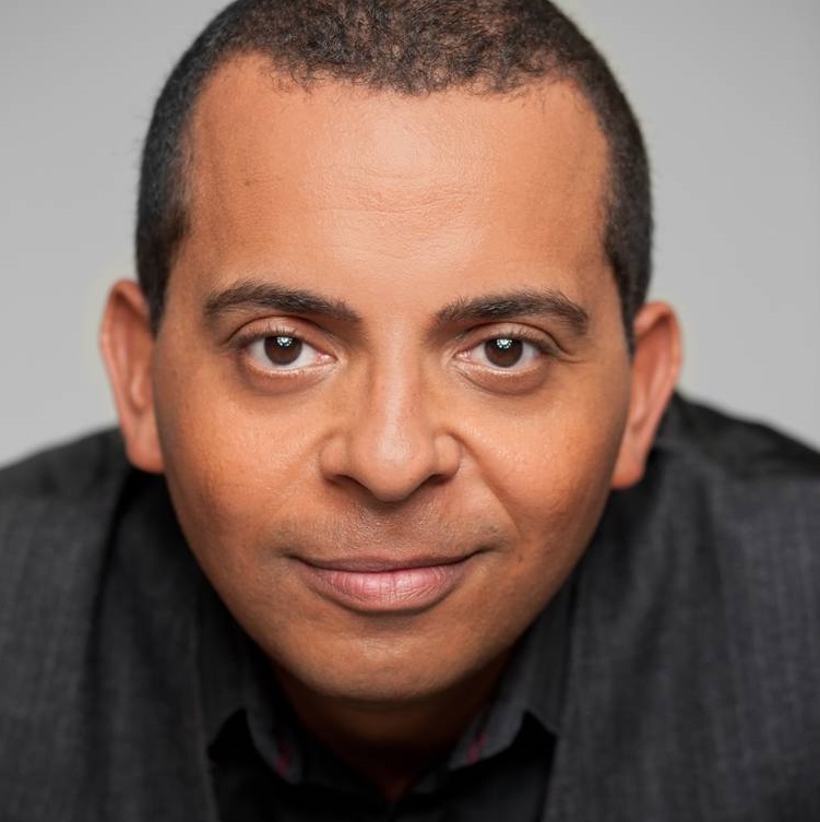 Longueuil et Grégory Charles signent un contrat pour trois ans