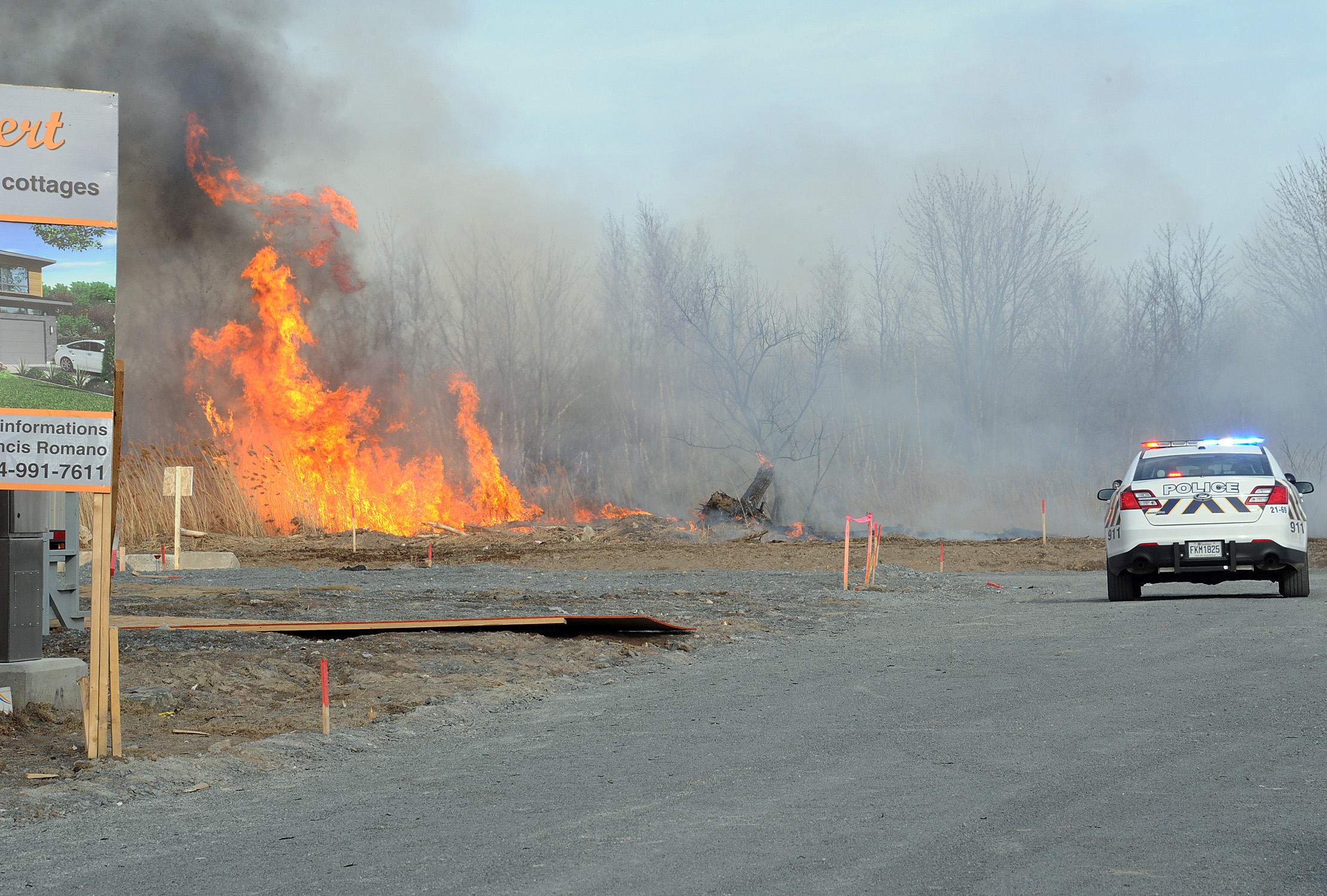 Feux de broussailles à Saint-Hubert: le travail des pompiers critiqué