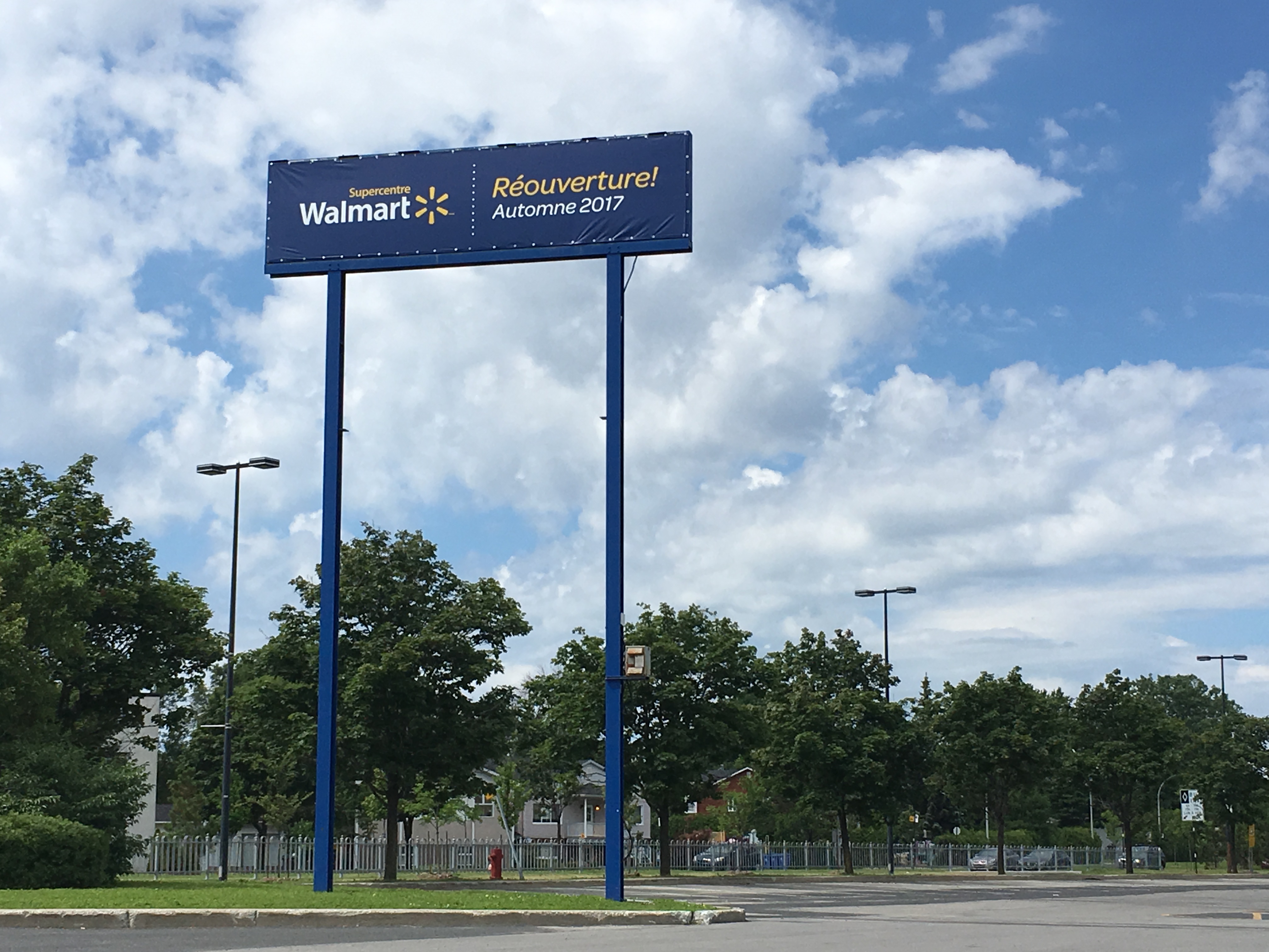 Réouverture officielle du Walmart du boulevard Roland-Therrien