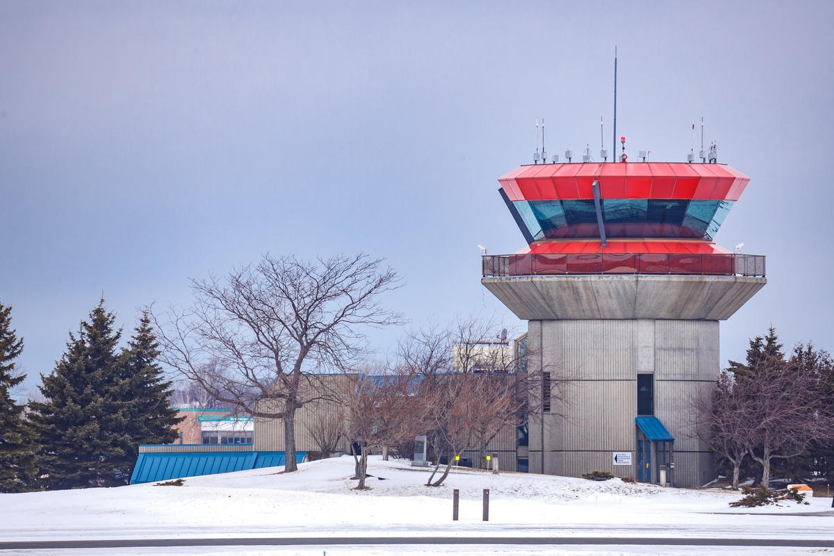 Longueuil renforce son contrôle sur l&rsquo;aéroport de Saint-Hubert