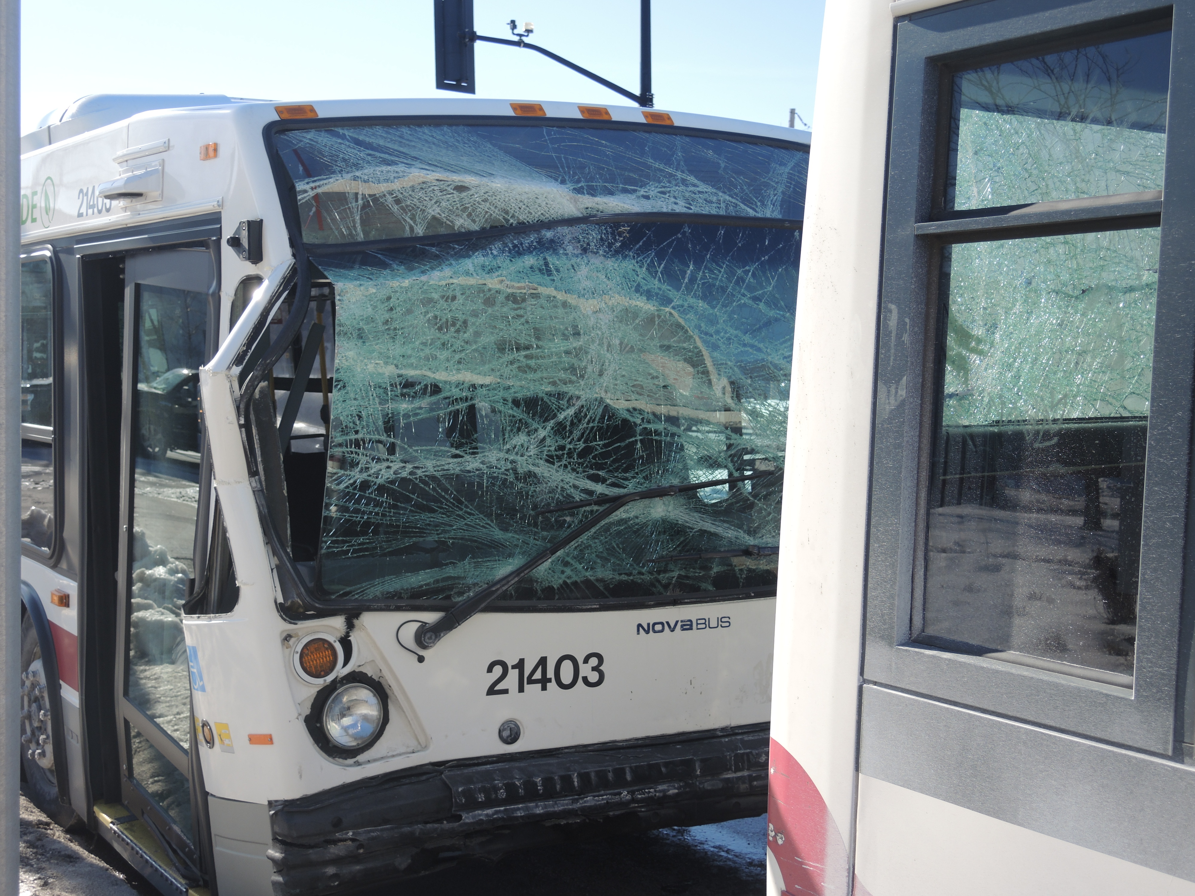 Collision entre deux autobus du RTL