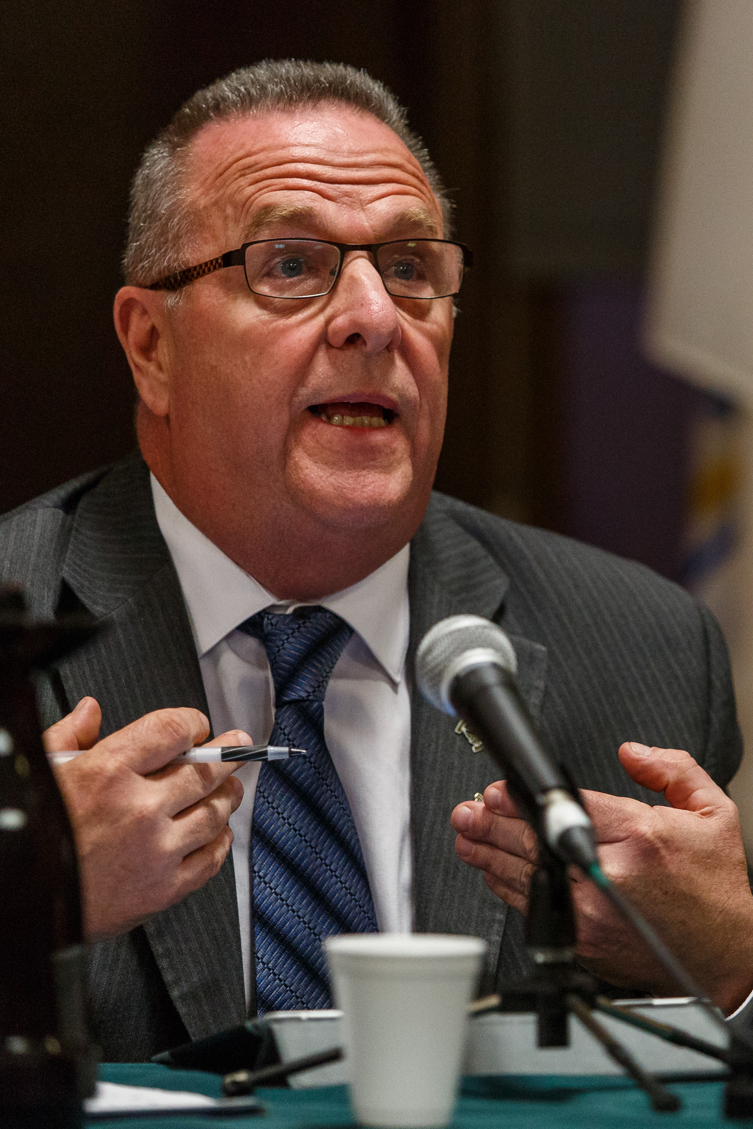 Robert Myles poursuivra ses interventions dans les deux langues