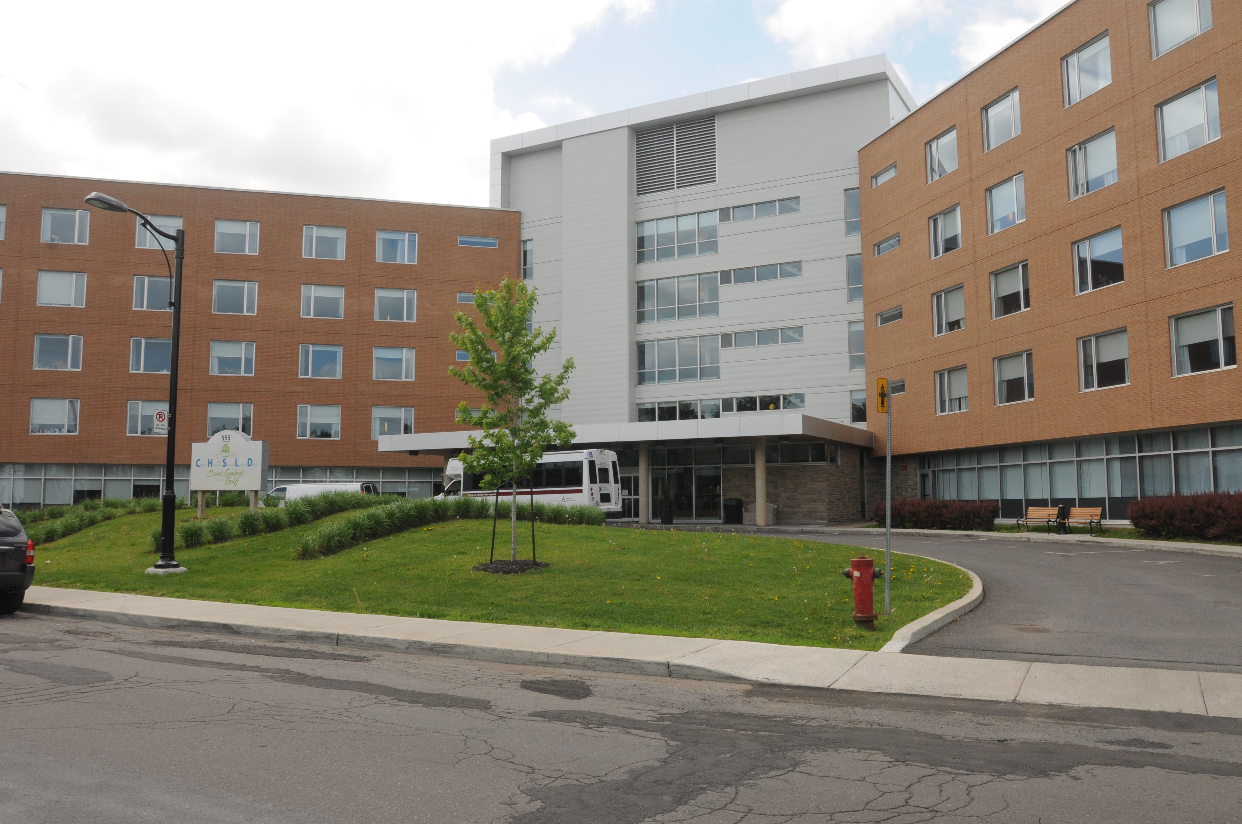 Des patients atteints de la COVID-19 dans au moins sept centres d’hébergement pour aînés