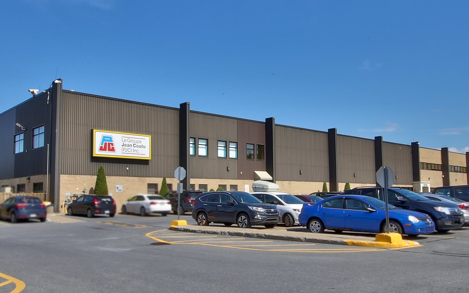 Ancien centre de distribution Jean Coutu: trois nouveaux locataires?