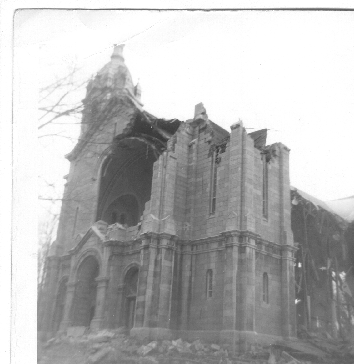 Un village sacrifié pour le pont-tunnel