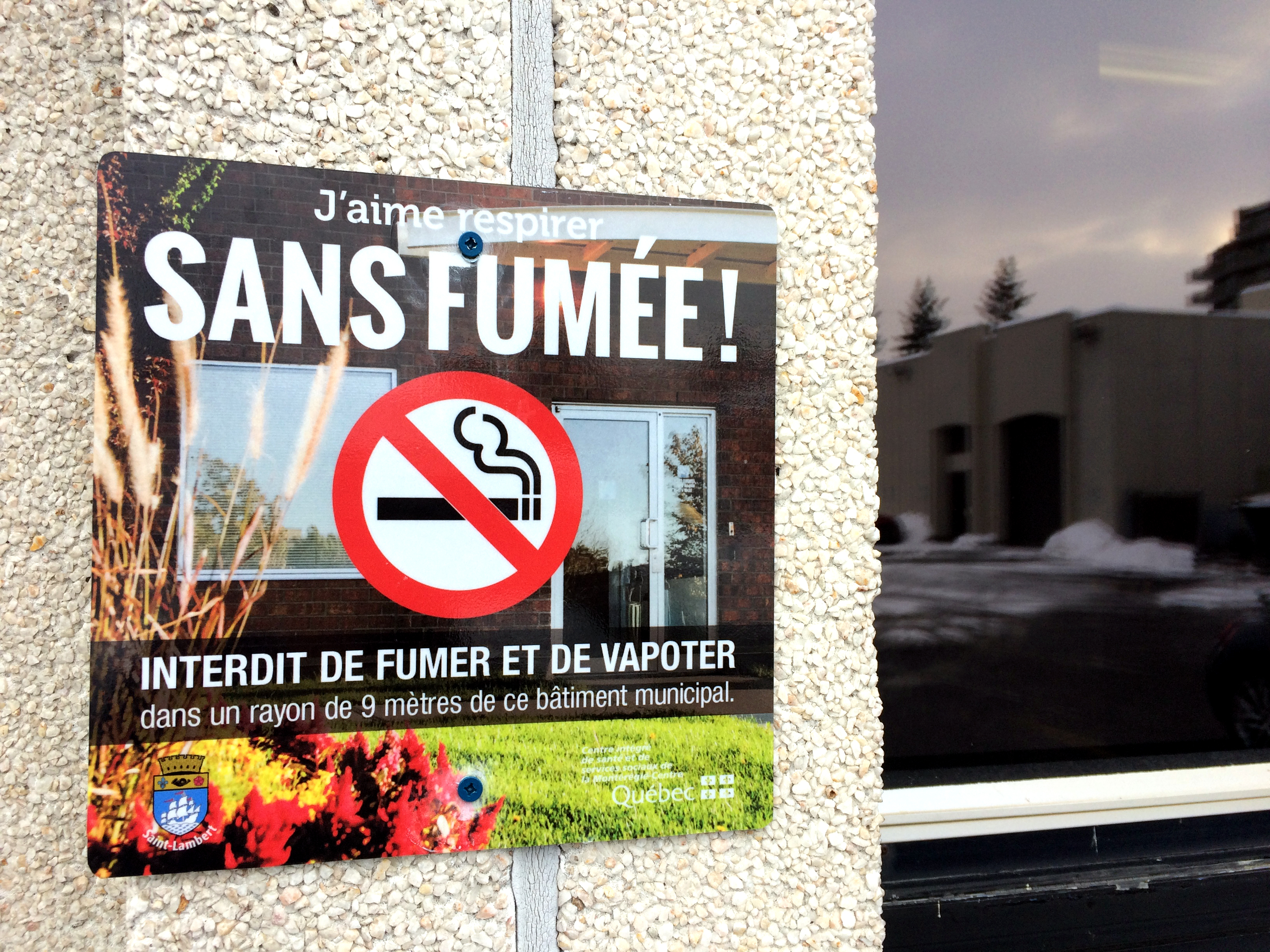 À Saint-Lambert, on aime respirer sans fumée à proximité des bâtiments municipaux