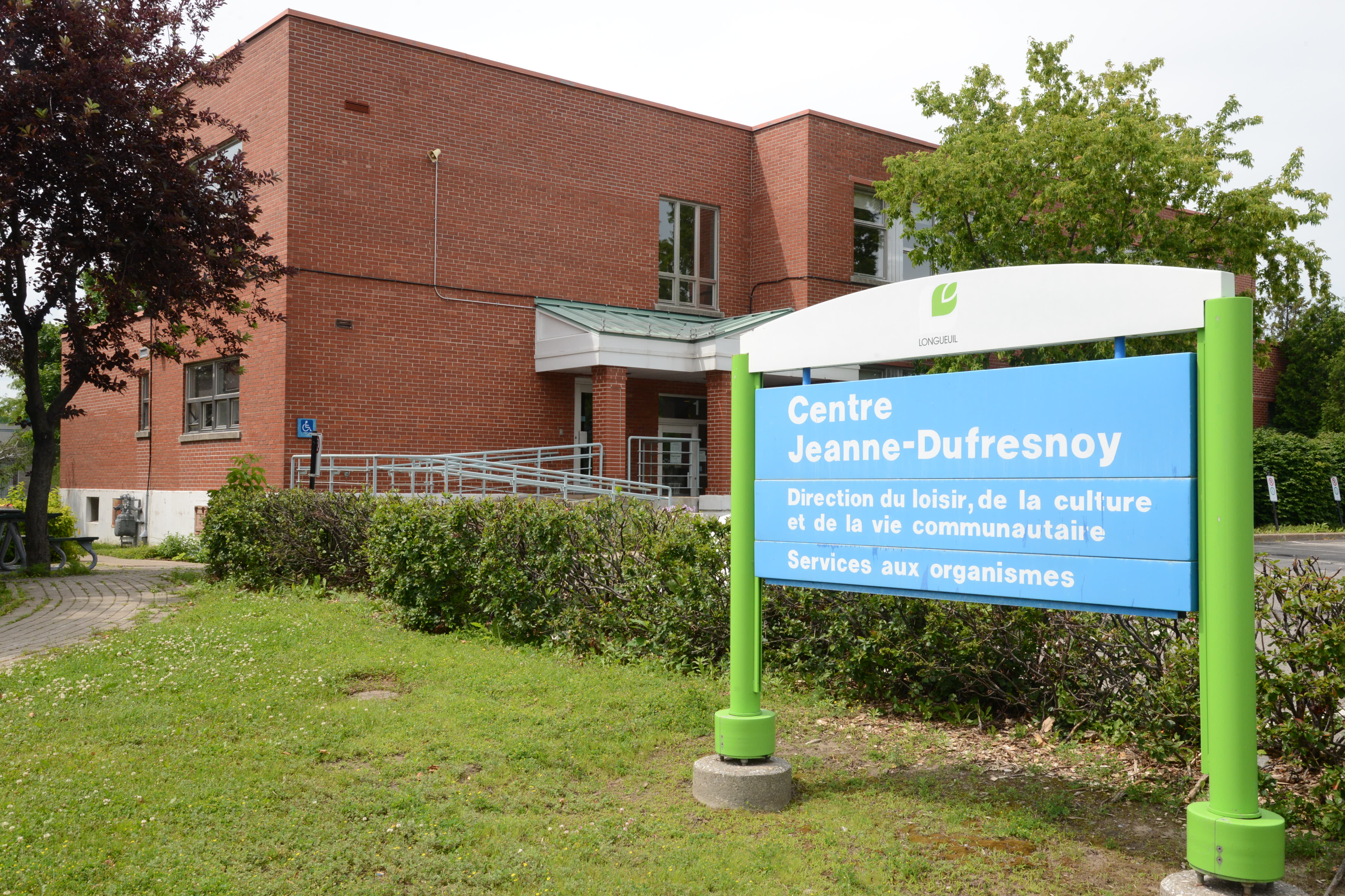 Centre Jeanne-Dufresnoy: la présence d’amiante et de moisissures force la fermeture d’une salle