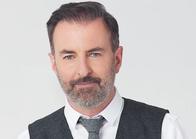 François Charron présente une conférence à Longueuil