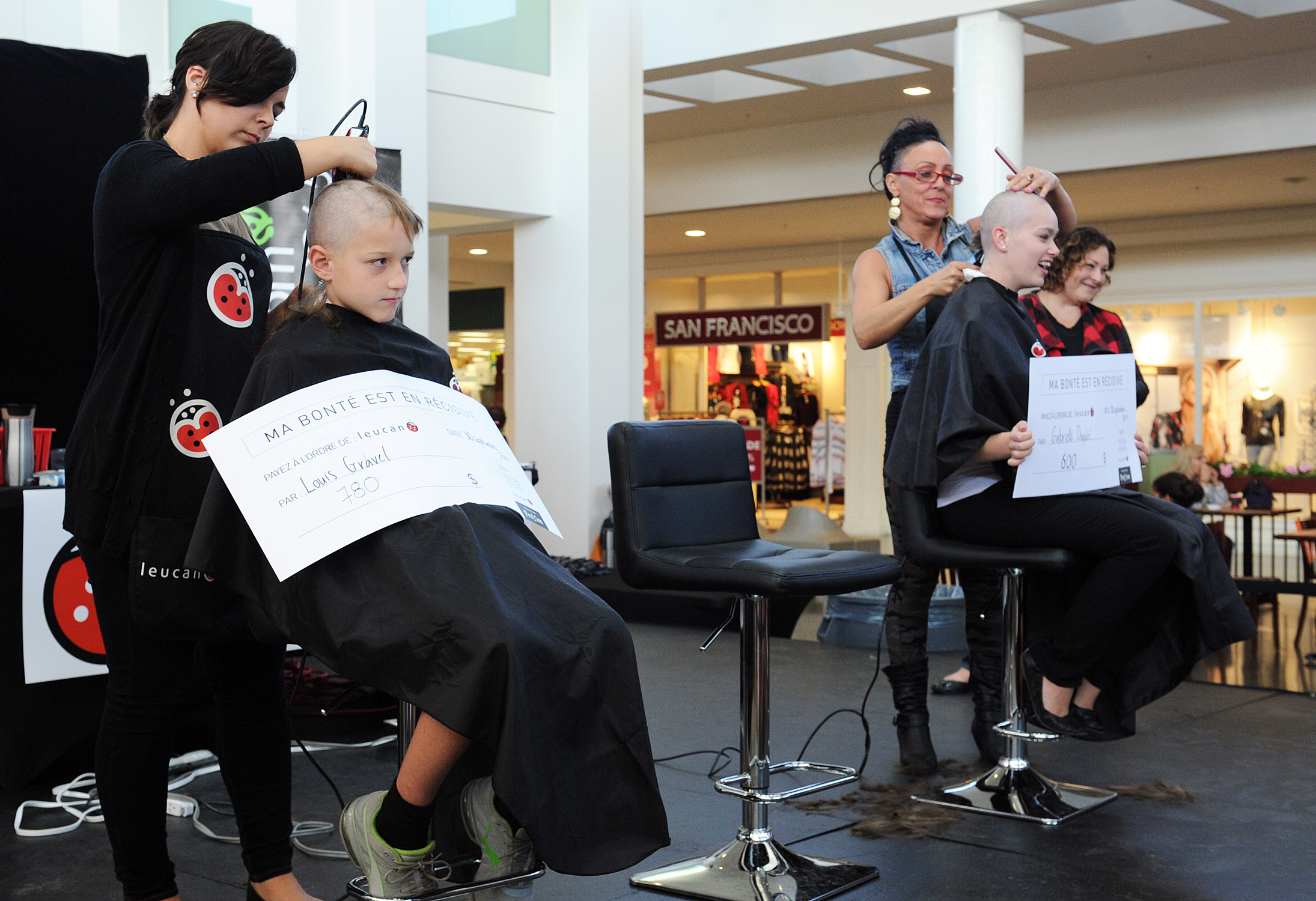 Le Défi têtes rasées Leucan rallie 55 courageux à Place Longueuil