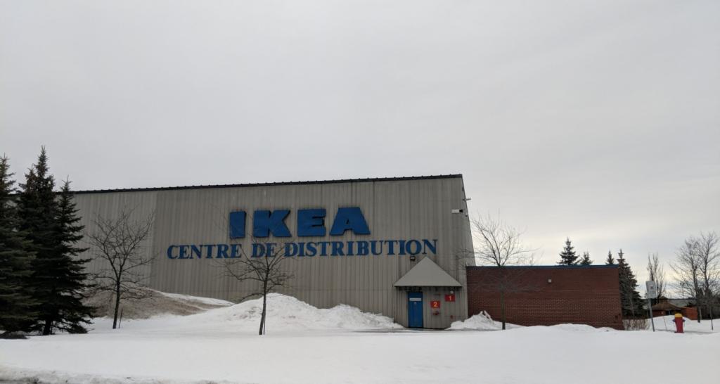 Centre de distribution IKEA de Brossard : matière suspecte trouvée dans un conteneur