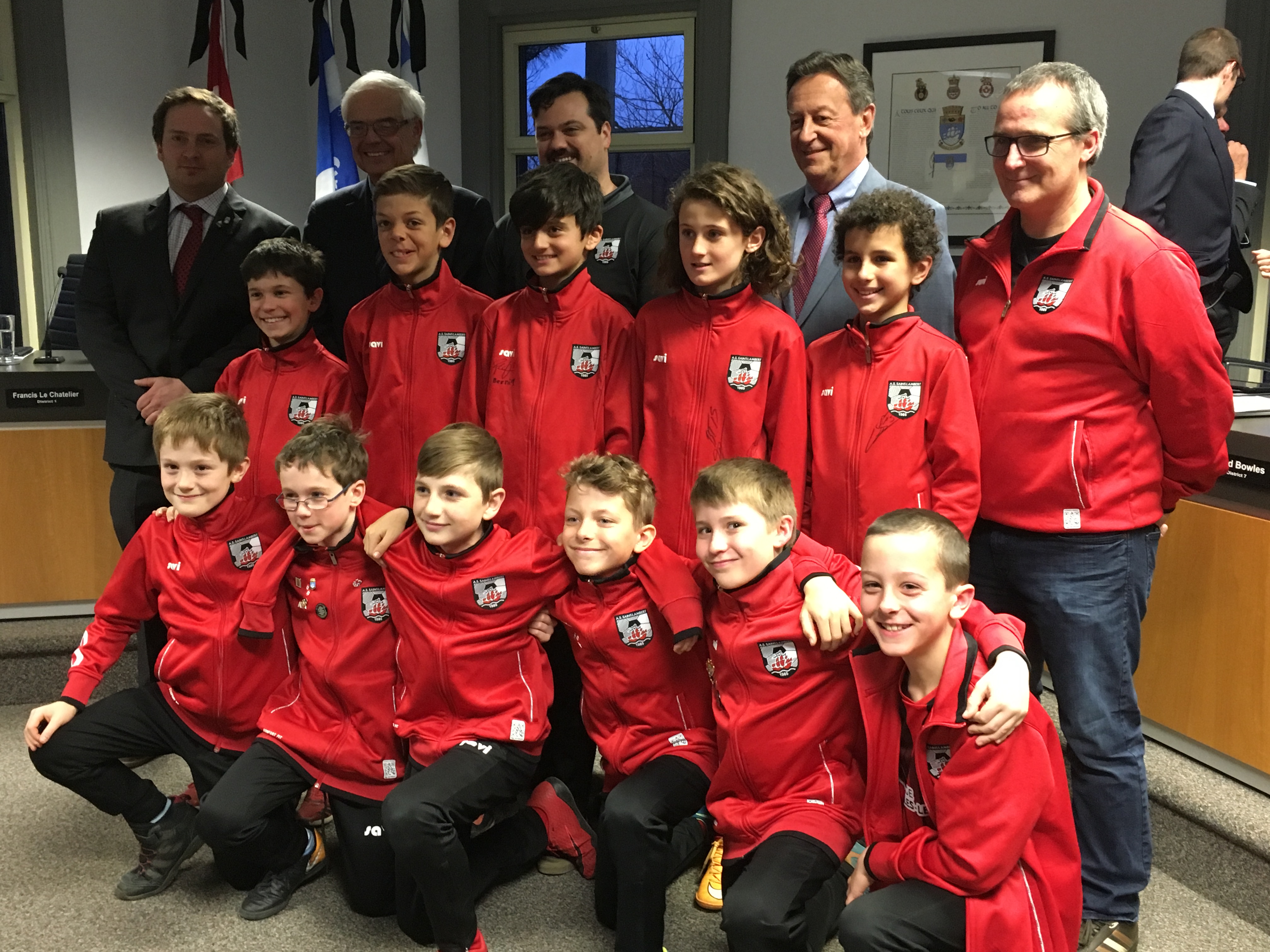 Les jeunes de l’Association de soccer de Saint-Lambert honorés à la mairie
