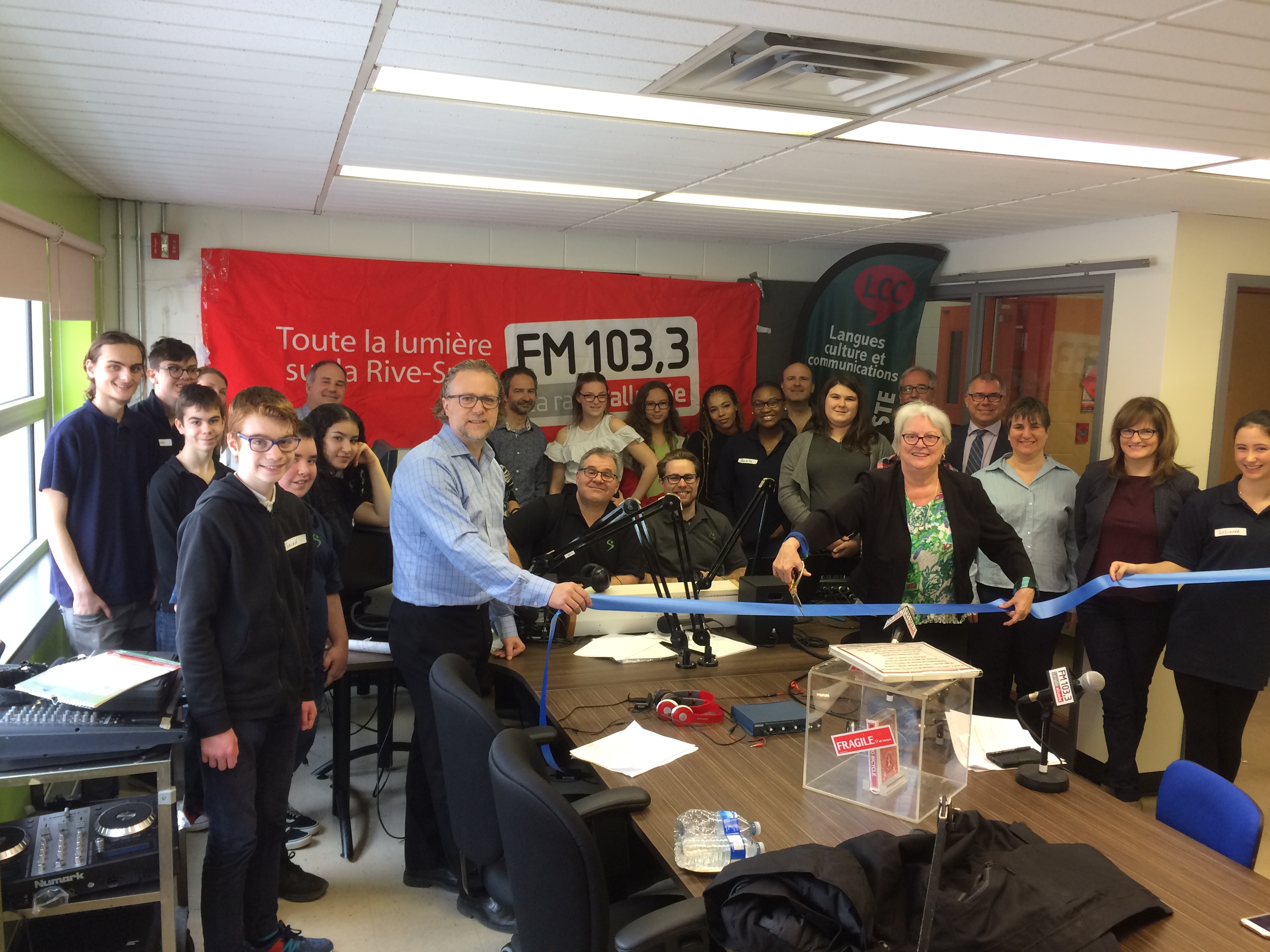 L’école secondaire Saint-Jean-Baptiste inaugure sa radio étudiante grâce à FM 103,3