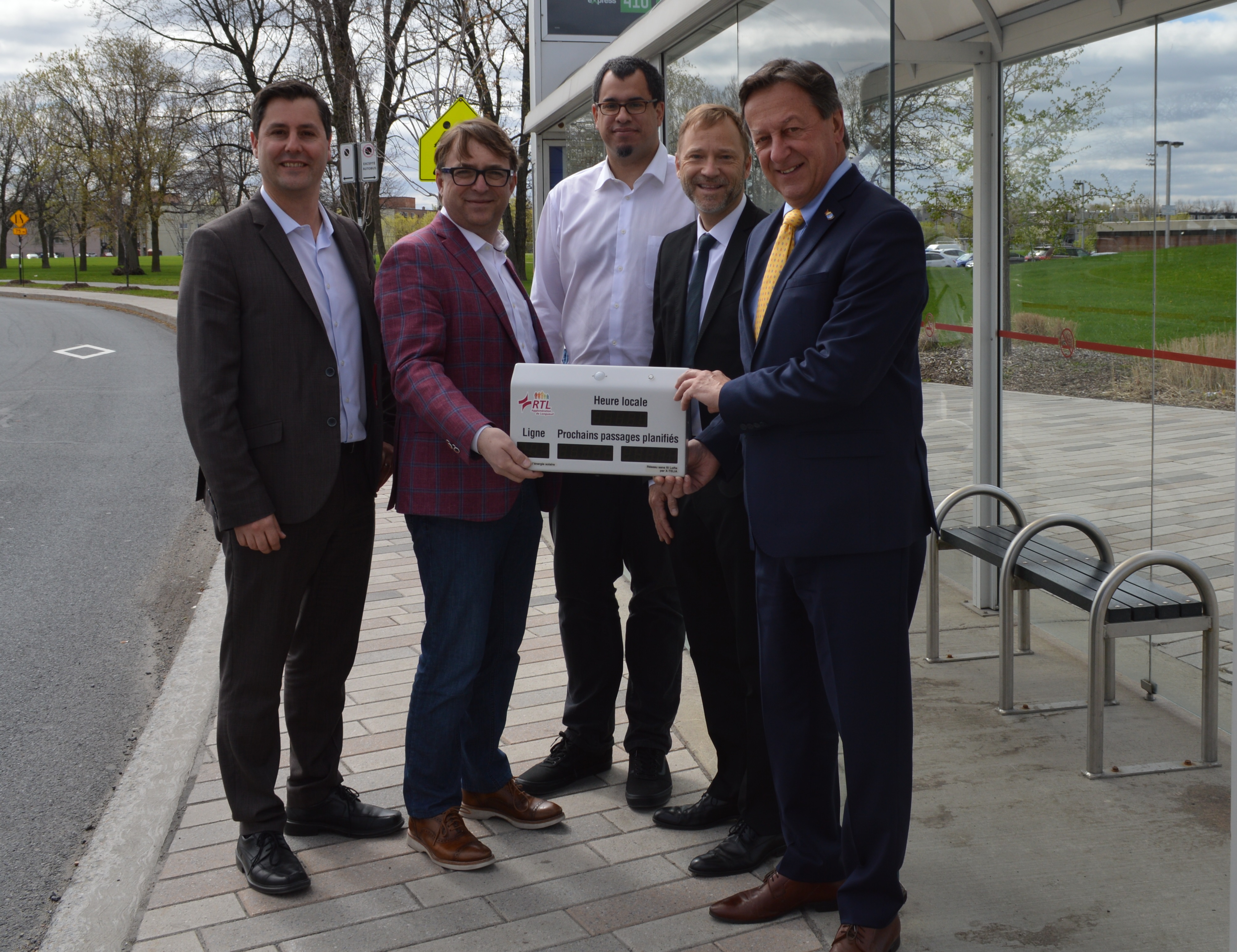 Le RTL lance un projet pilote de panneaux à affichage dynamique dans les abribus