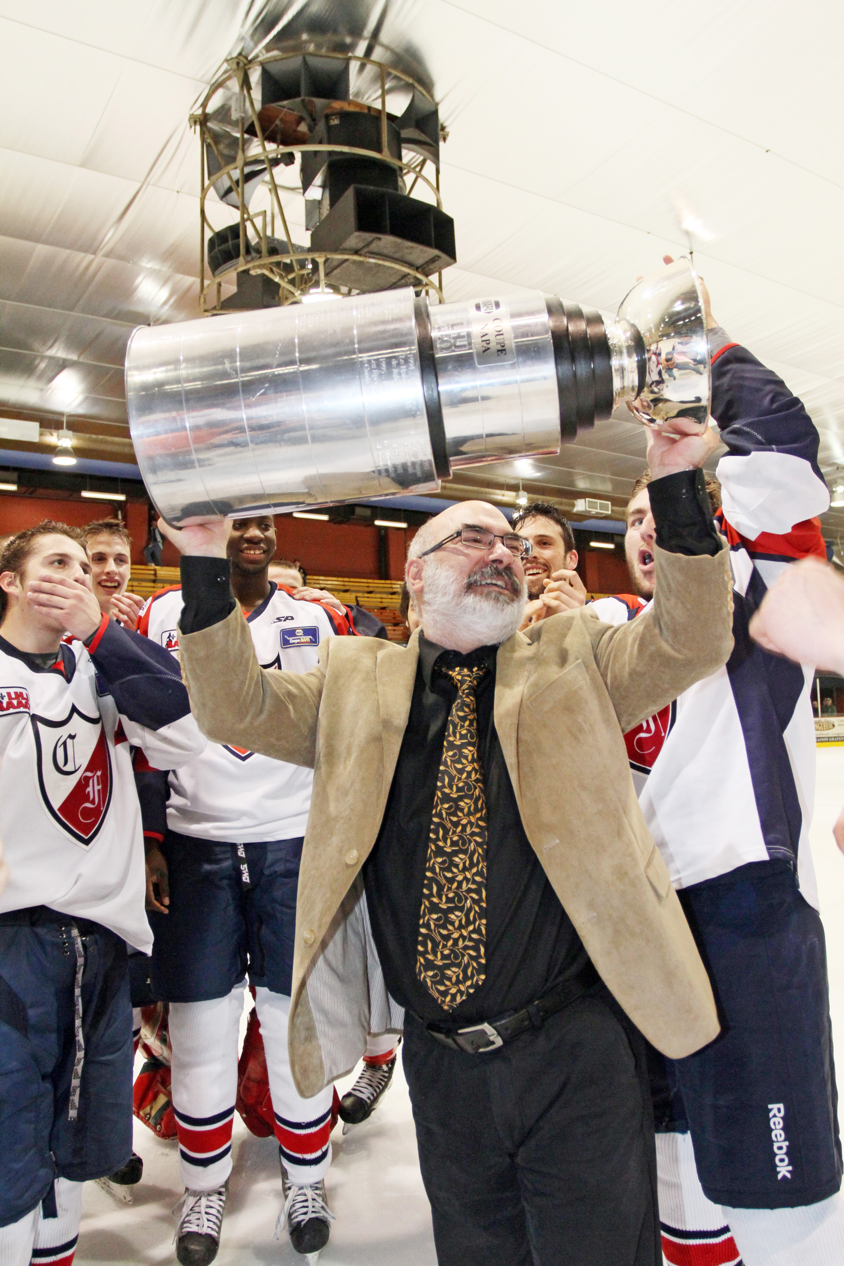 « Je quitte au sommet ! » lance Pierre Petroni