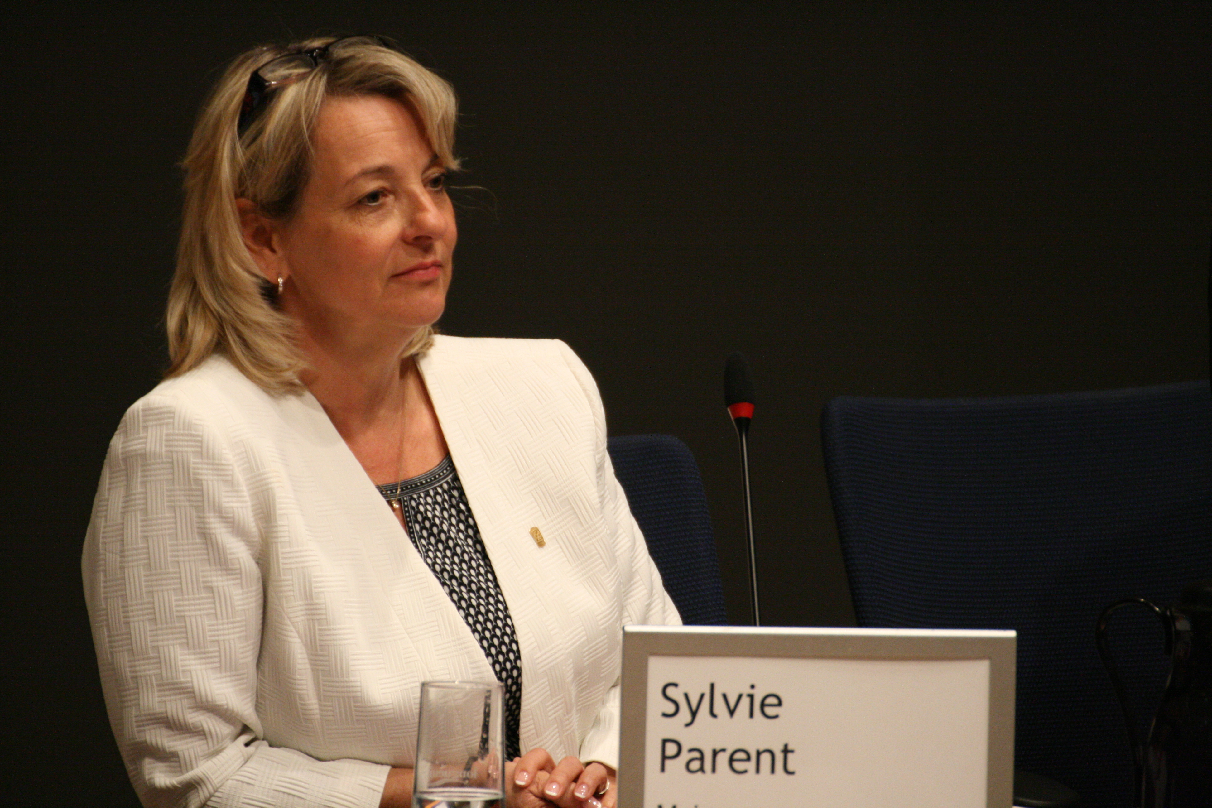 Suspension des commissions: Sylvie Parent maintient le cap et assure agir en conformité avec le cadre législatif de la Ville