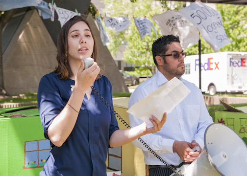 Une fausse inauguration d’un logement social comme moyen de revendication