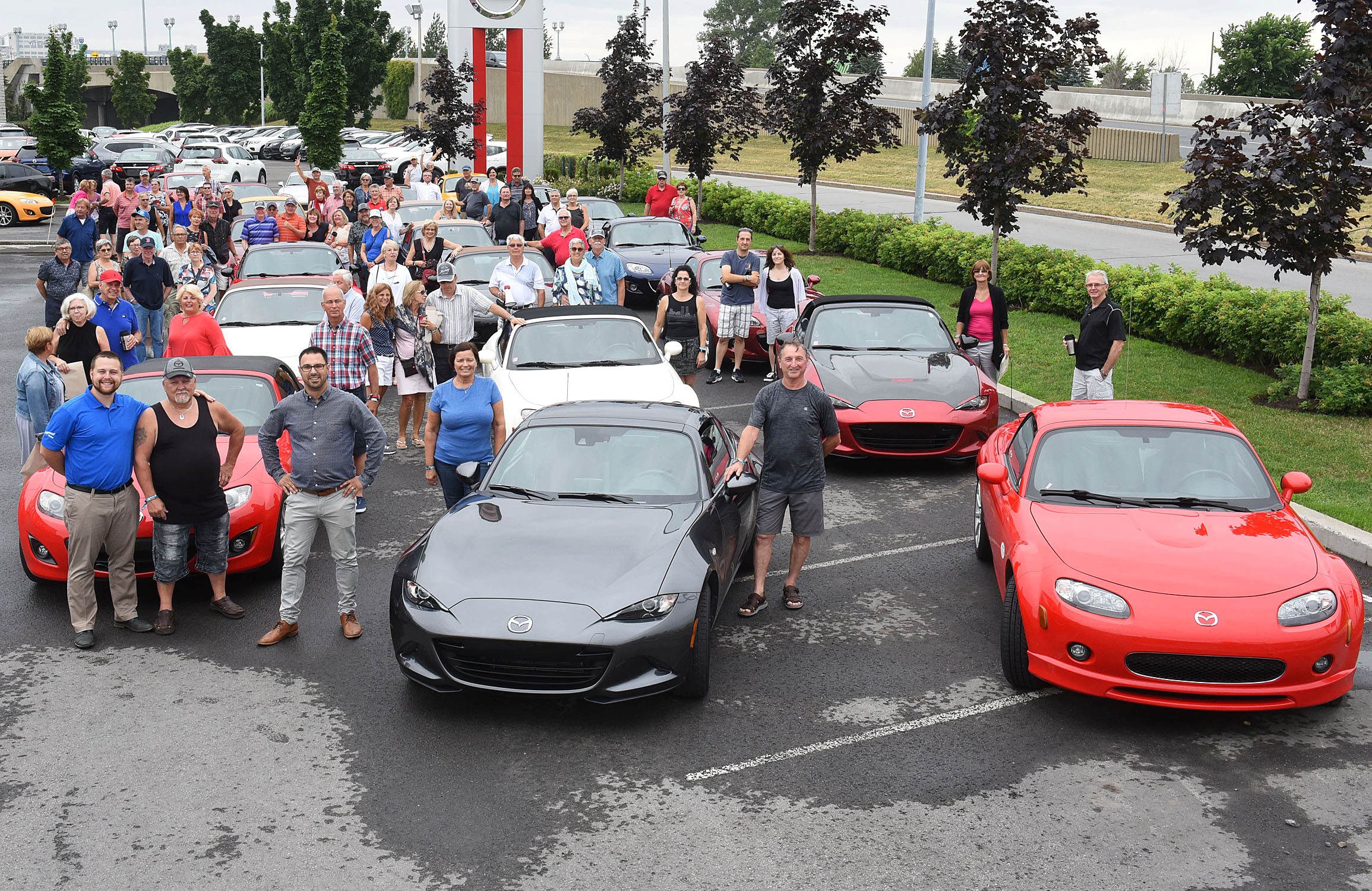 50 Miata ont pris la route à partir de Longueuil Mazda