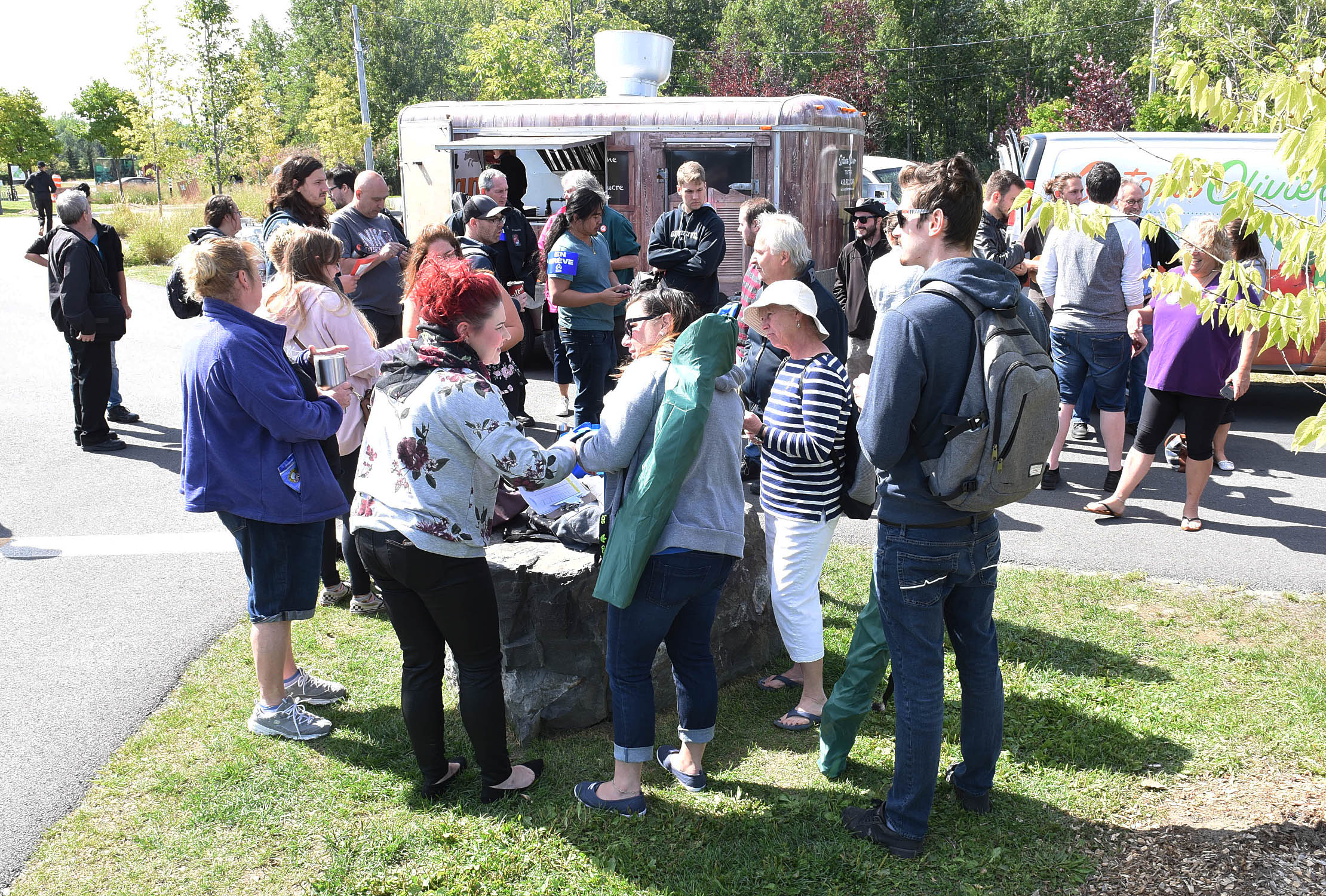 Grève-surprise à la SAQ : des syndiqués réunis au parc de la Cité