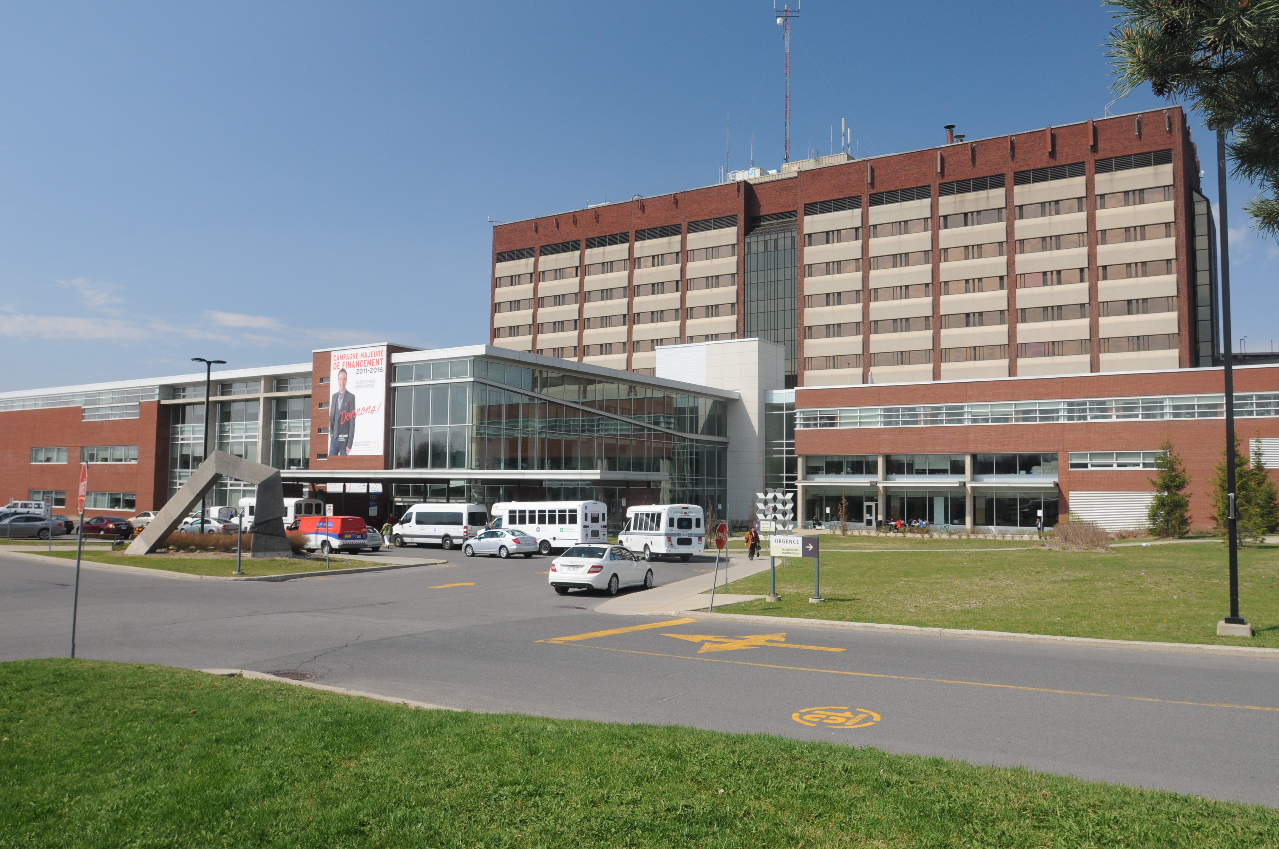 Un concert de klaxons pour le personnel de l&rsquo;hôpital Pierre-Boucher