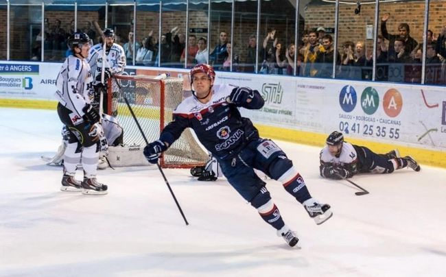 Yannick Tifu de retour de France après une élimination en demi-finale