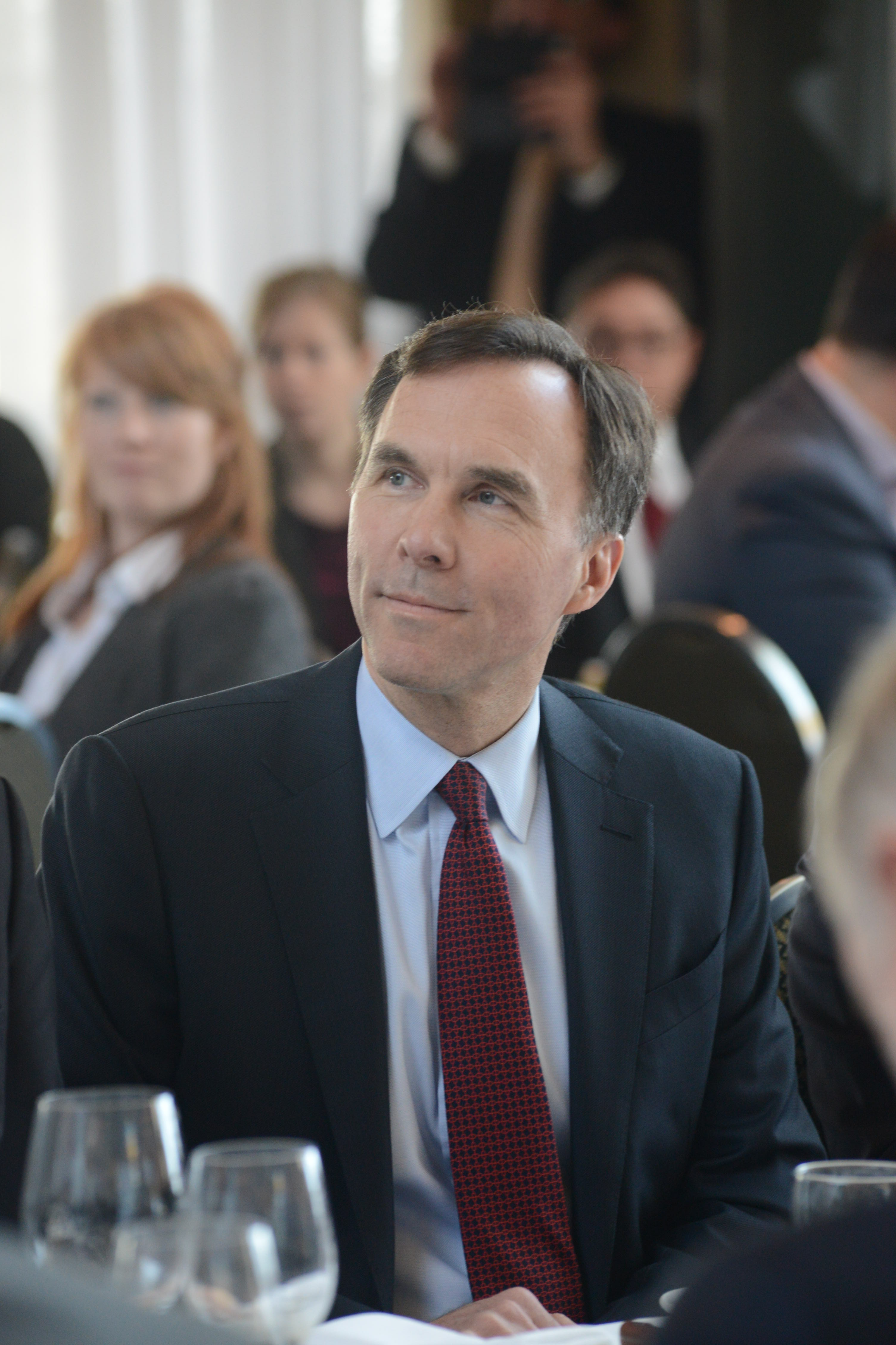 SLR: Bill Morneau assure que la réponse d&rsquo;Ottawa viendra à temps