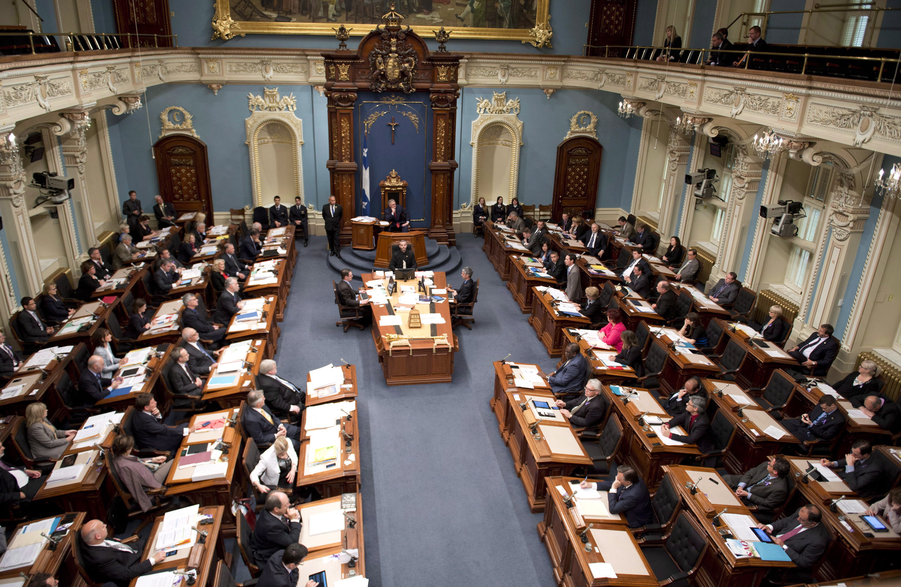 Québec pourrait hausser le salaire des députés