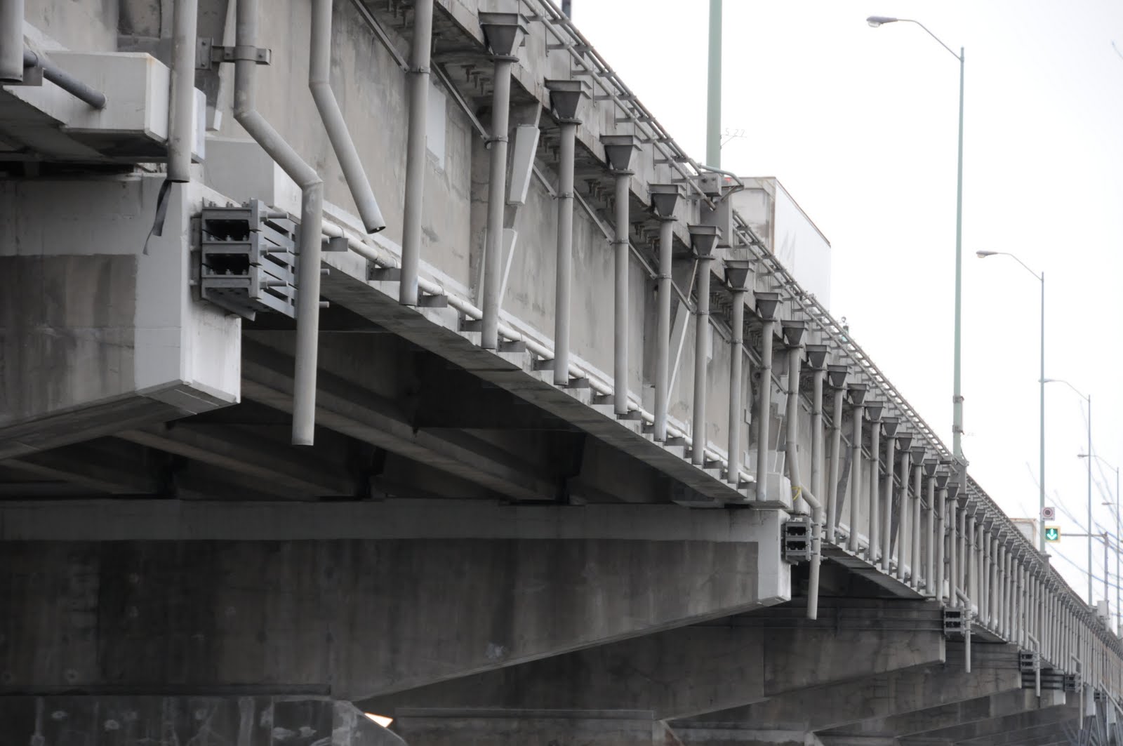 Des dommages affectent plusieurs poutres internes