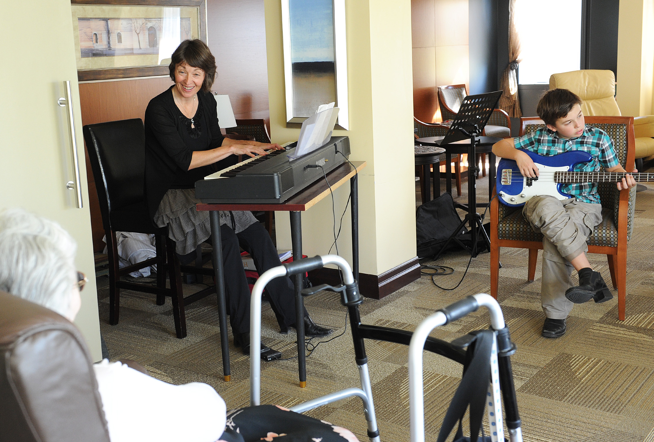 Avec Alexane Roy, la musique est au service des aînés