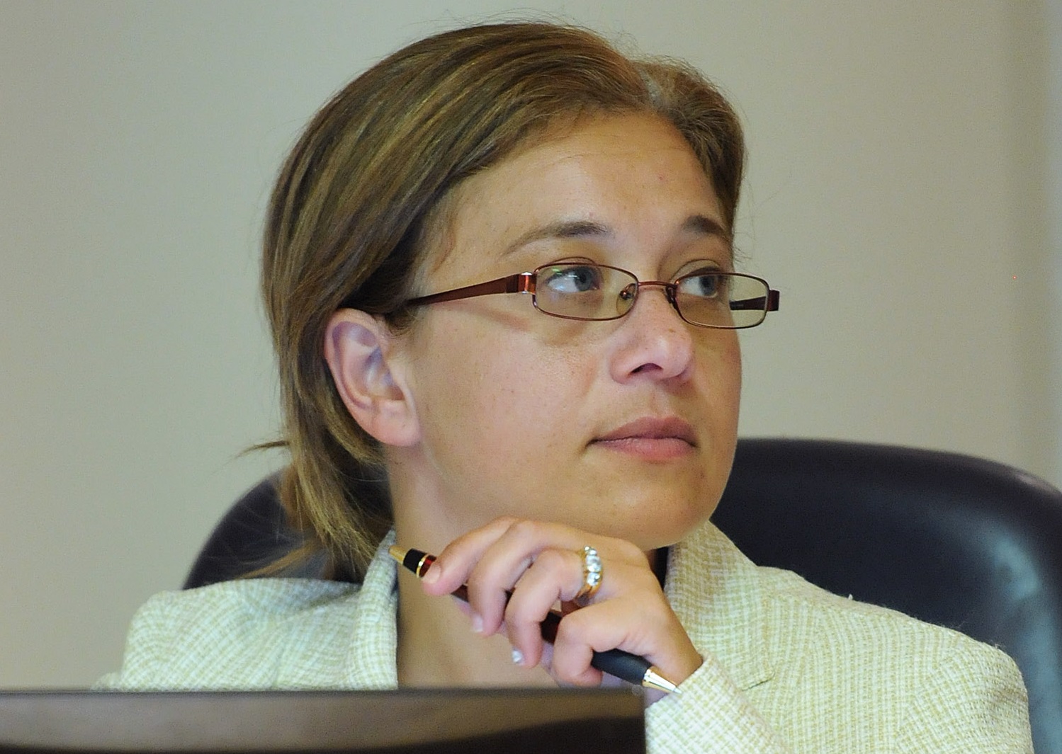 Les élus demandent la suspension de la conseillère indépendante Doreen Assaad