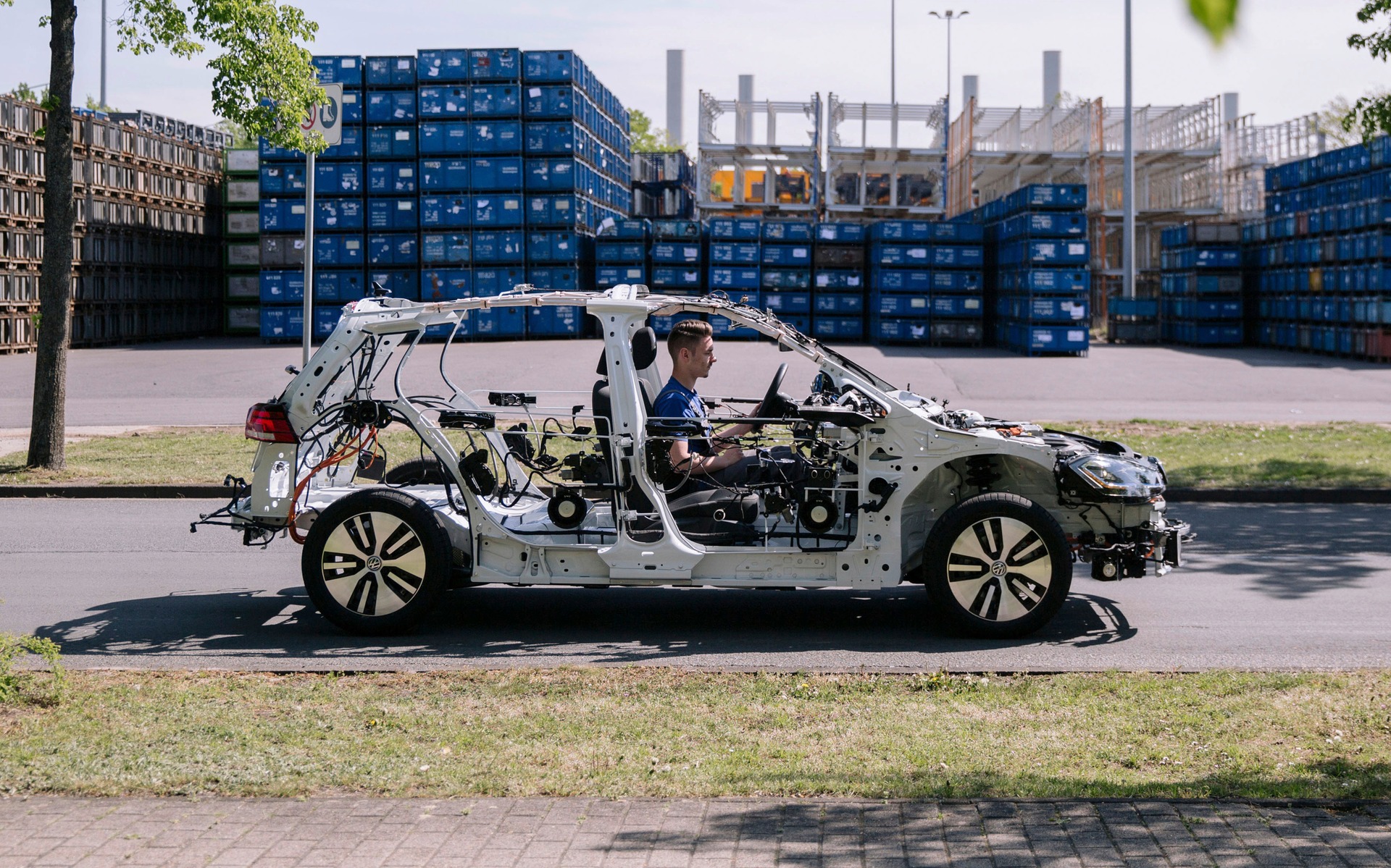 La Volkswagen e-Golf se met complètement à nue!
